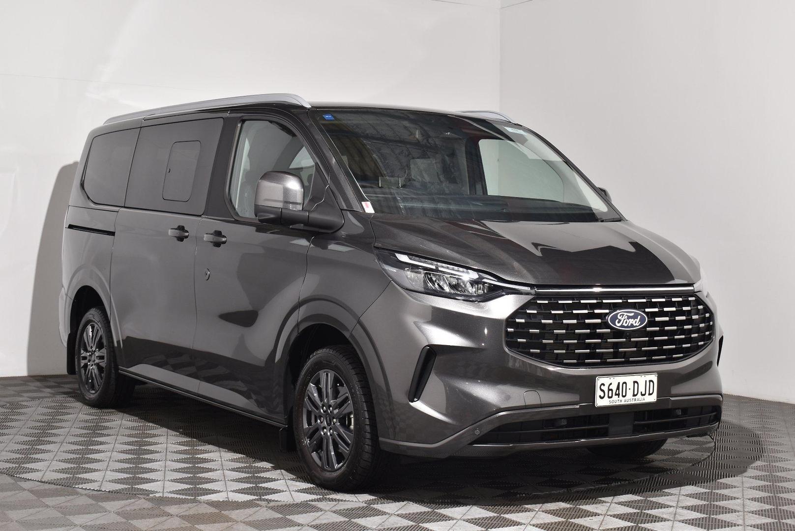 2025 Ford Tourneo Titanium X — photo 1