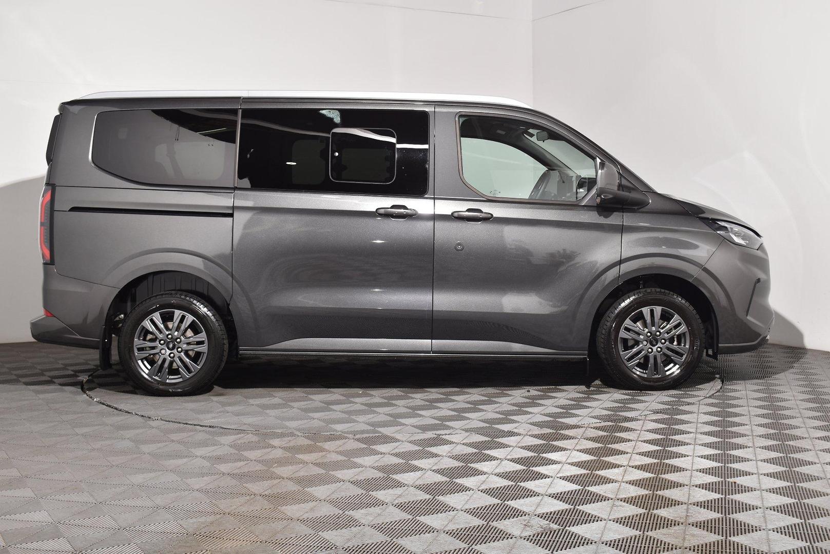 2025 Ford Tourneo Titanium X — photo 10
