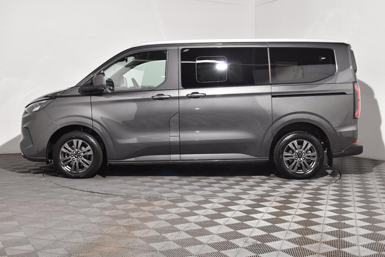 2025 Ford Tourneo Titanium X — photo 11