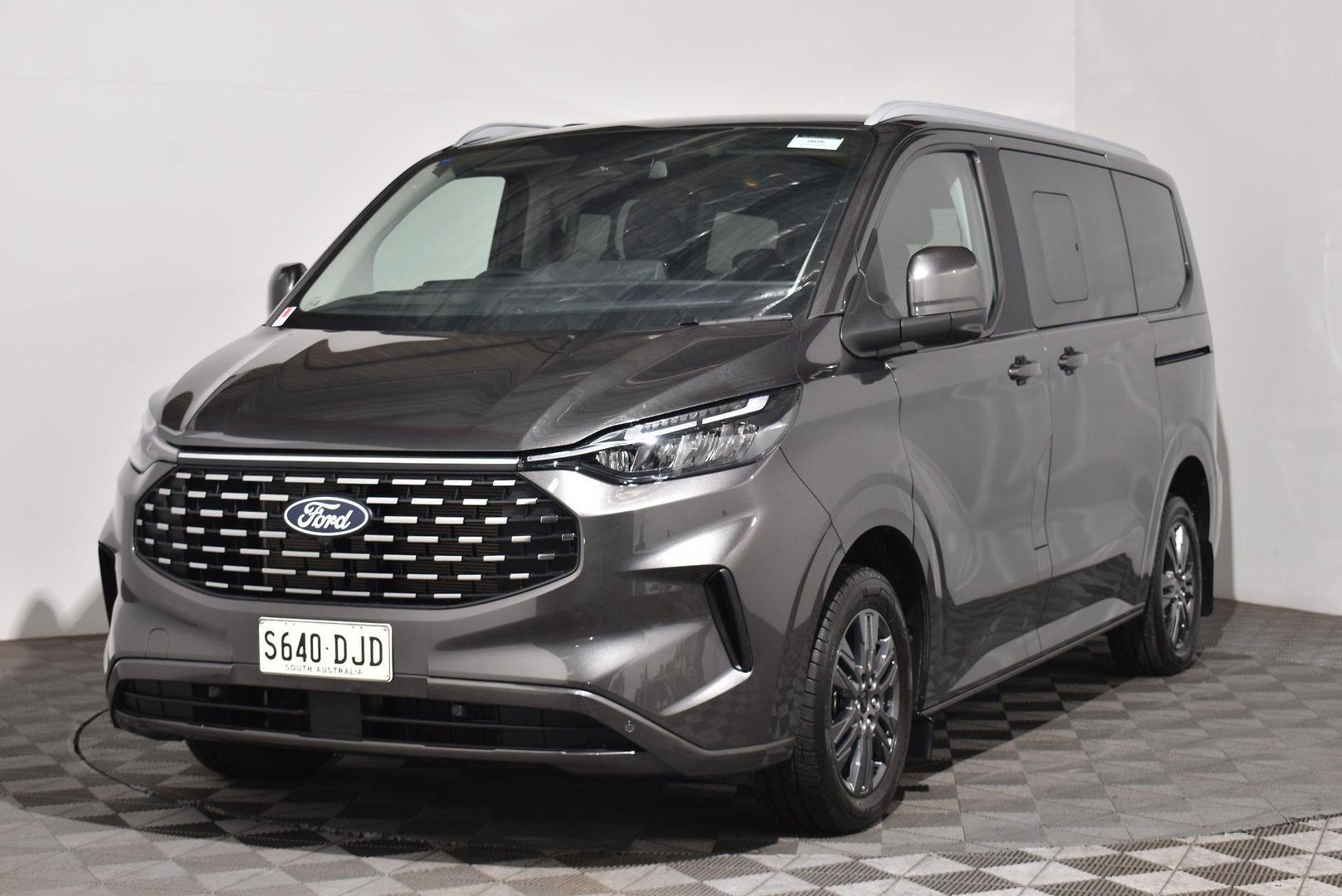 2025 Ford Tourneo Titanium X — photo 13