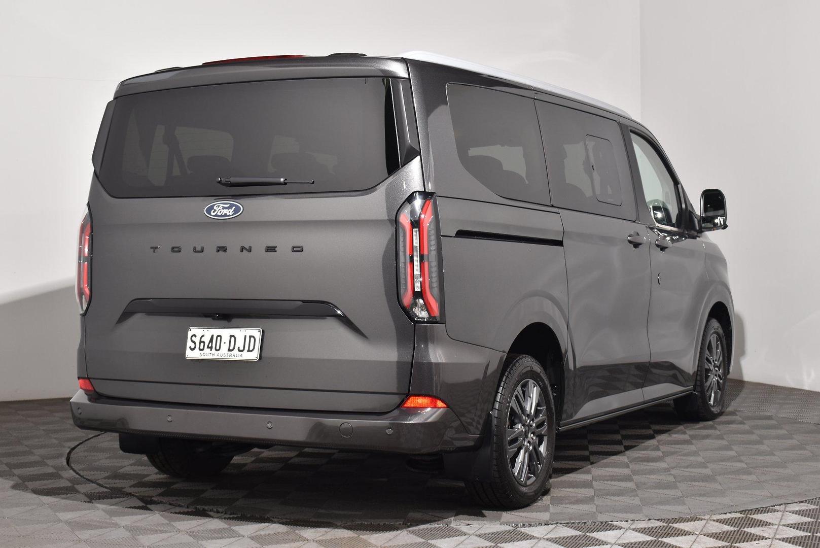 2025 Ford Tourneo Titanium X — photo 14