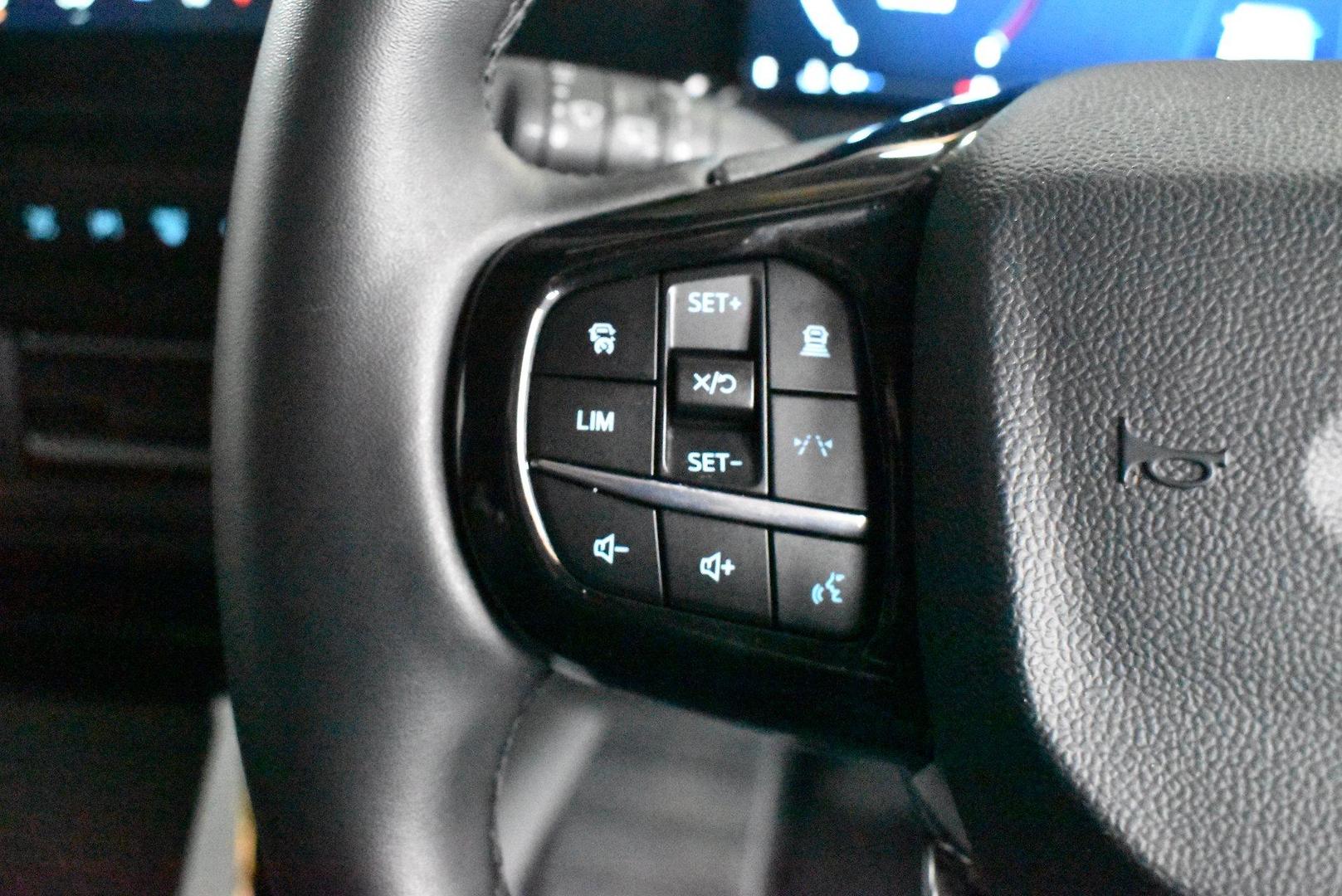 2025 Ford Tourneo Titanium X — photo 20