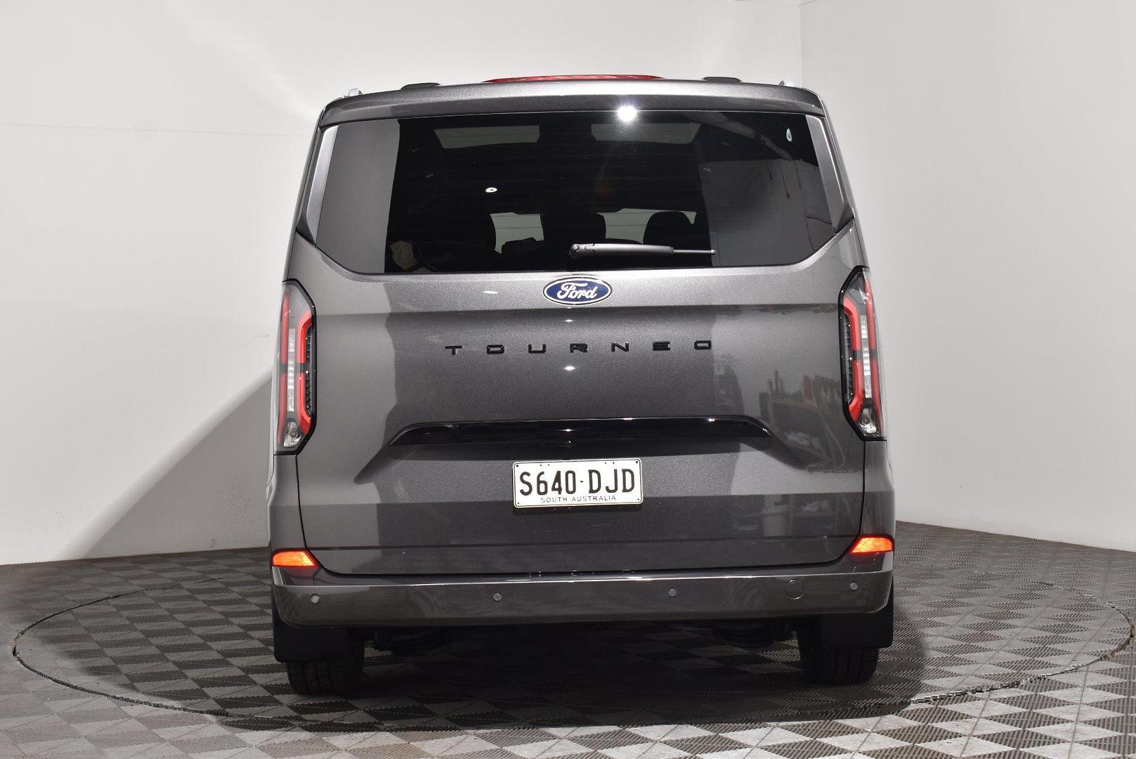 2025 Ford Tourneo Titanium X — photo 4