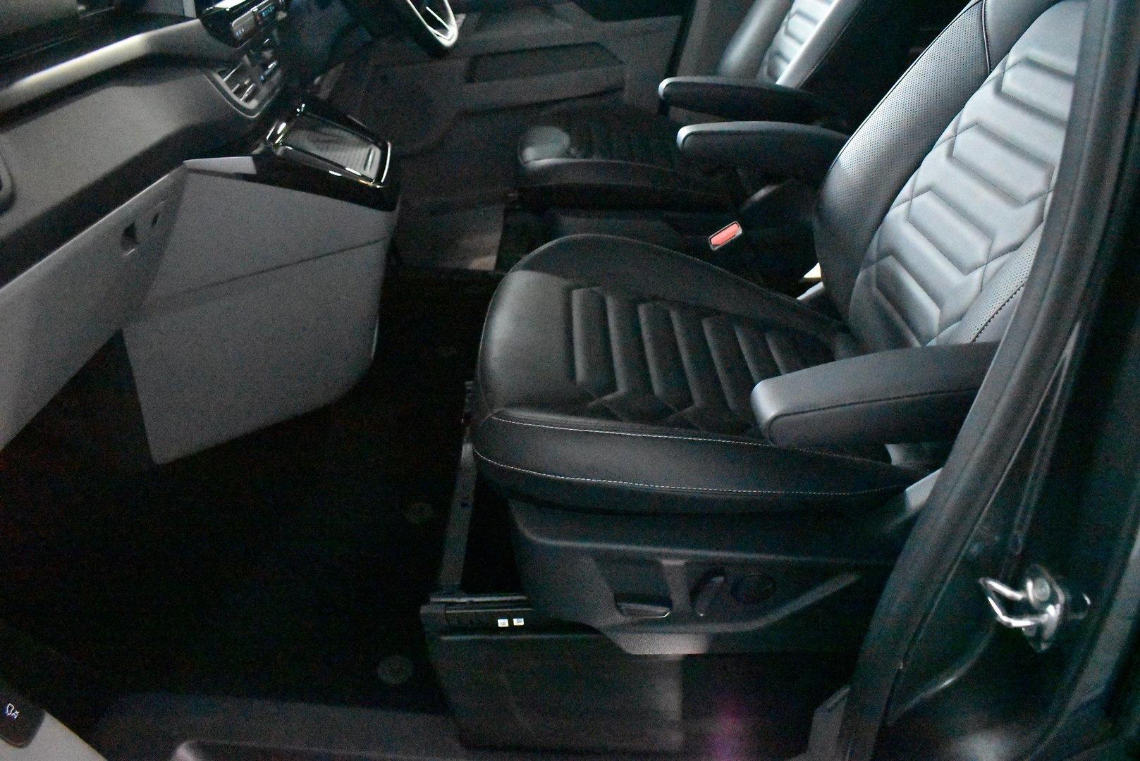 2025 Ford Tourneo Titanium X — photo 7