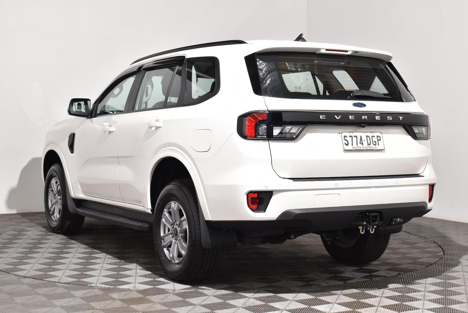 2025 Ford Everest Ambiente — photo 2