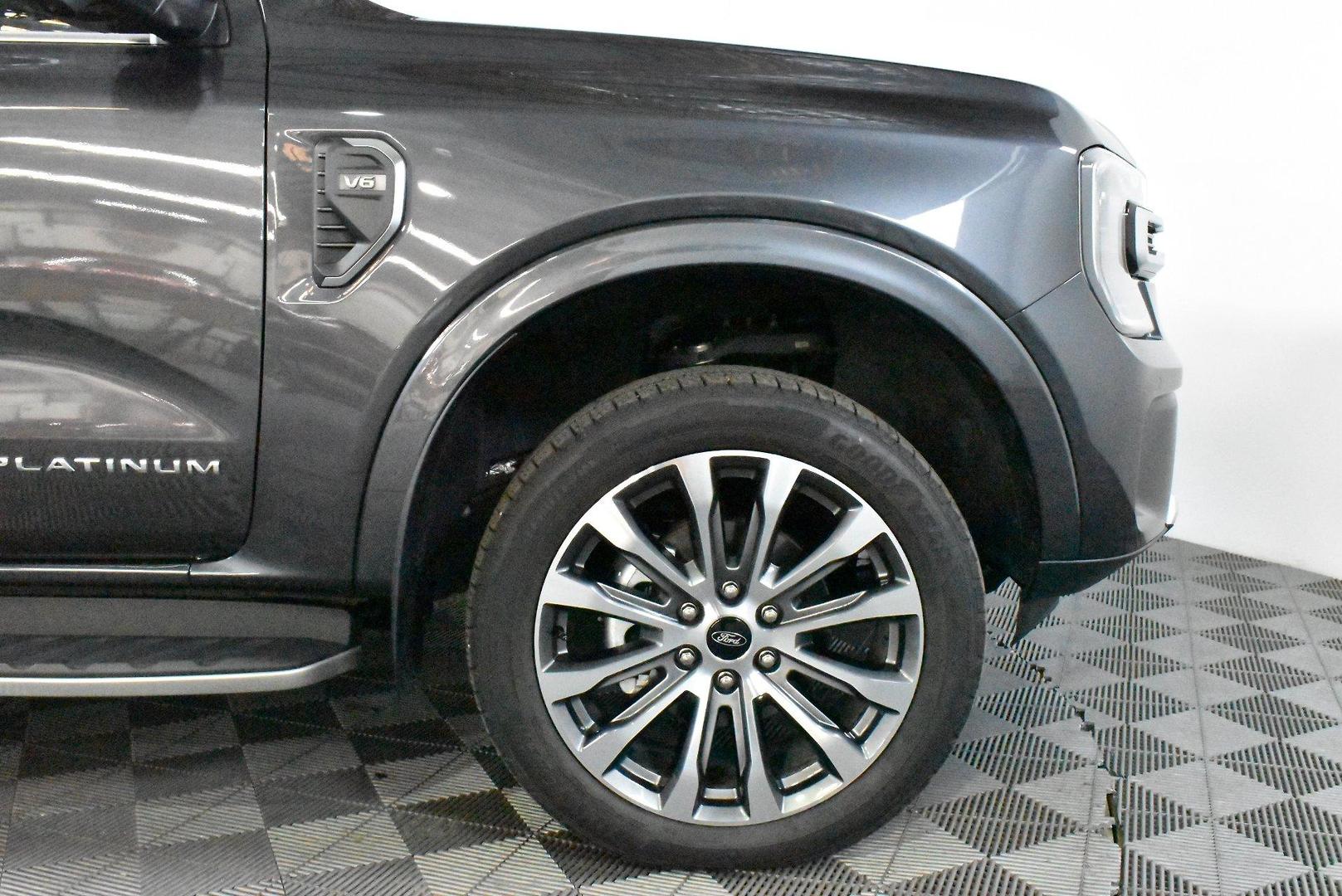 2025 Ford Everest Platinum — photo 17