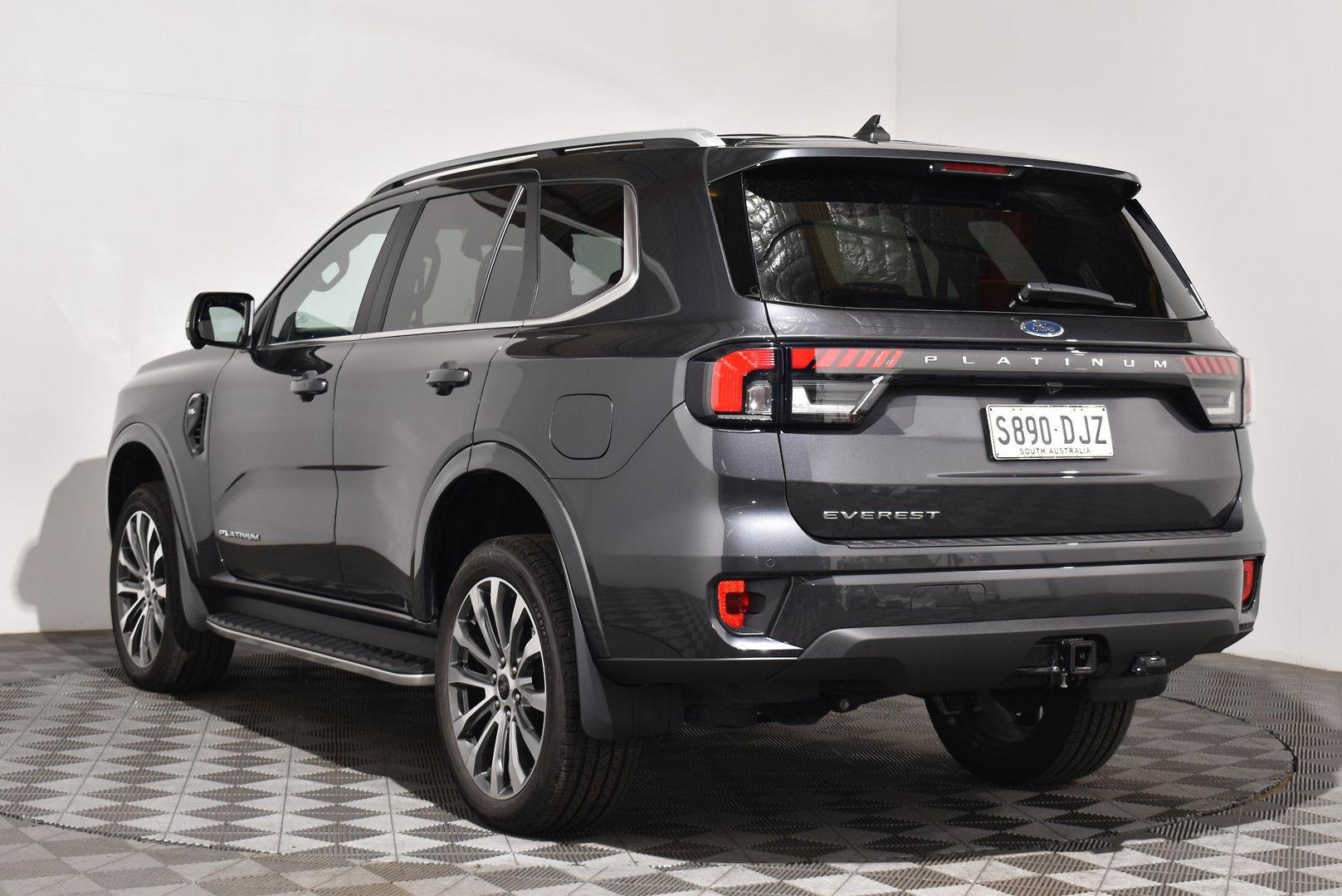 2025 Ford Everest Platinum — photo 2