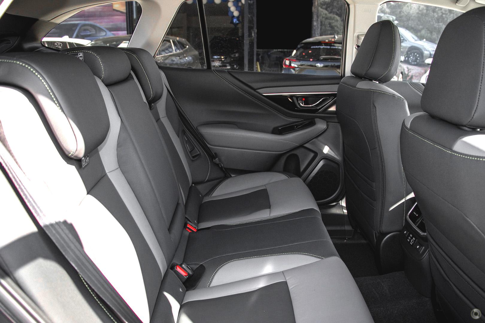 2025 Subaru Outback AWD Sport XT — photo 8