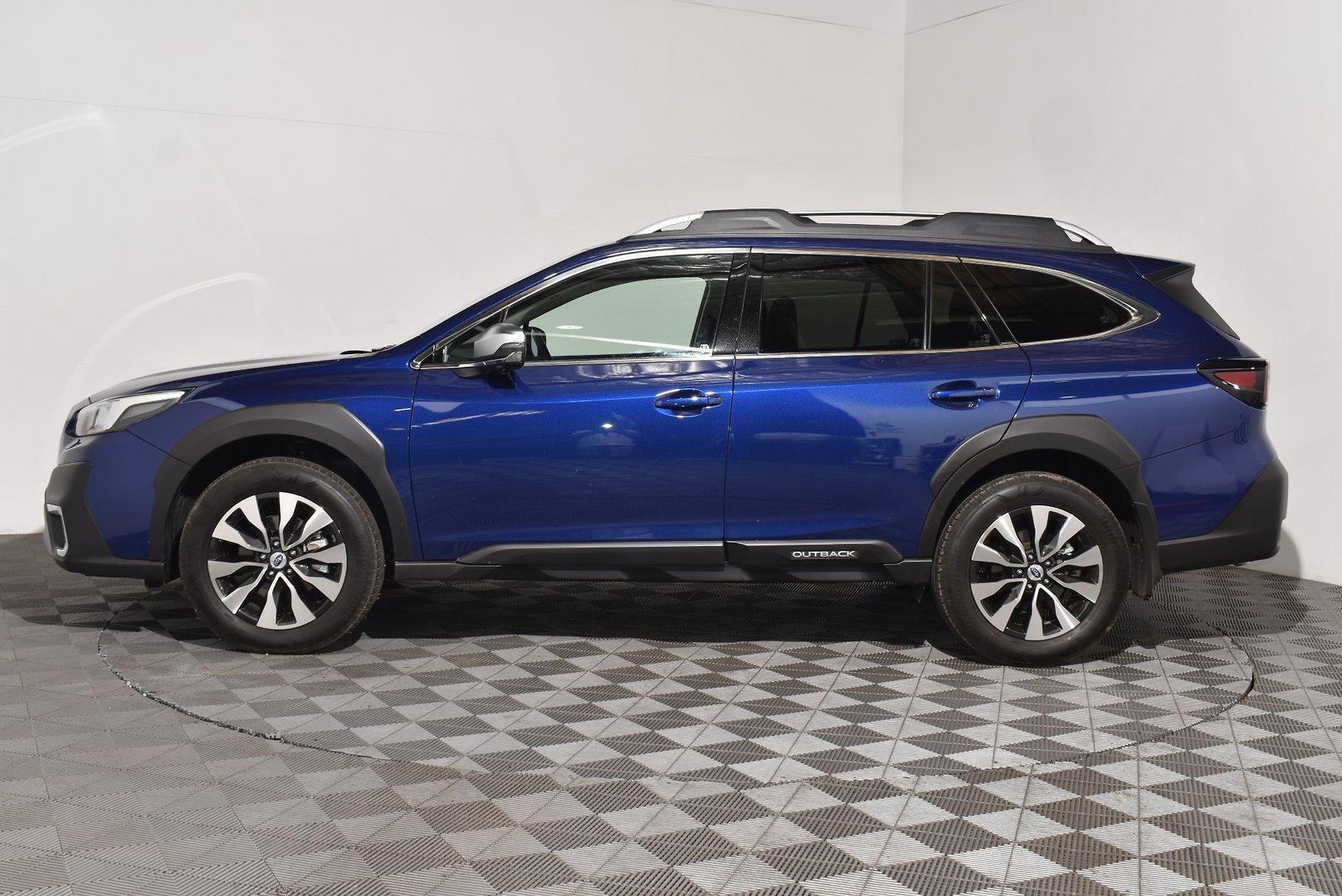 2025 Subaru Outback AWD Touring XT — photo 11