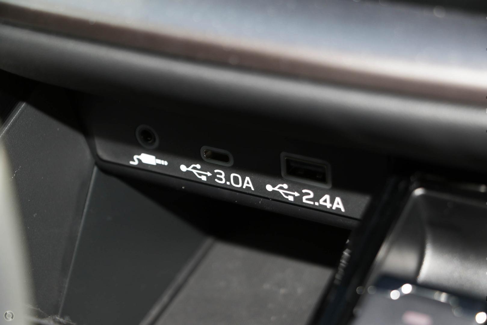2025 Subaru Outback AWD Touring XT — photo 9