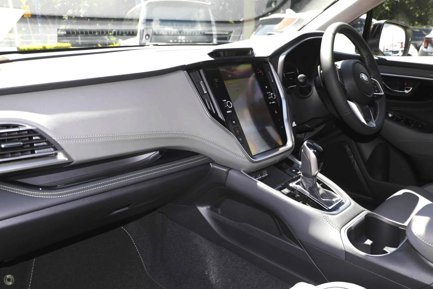 2025 Subaru Outback AWD Sport XT — photo 8