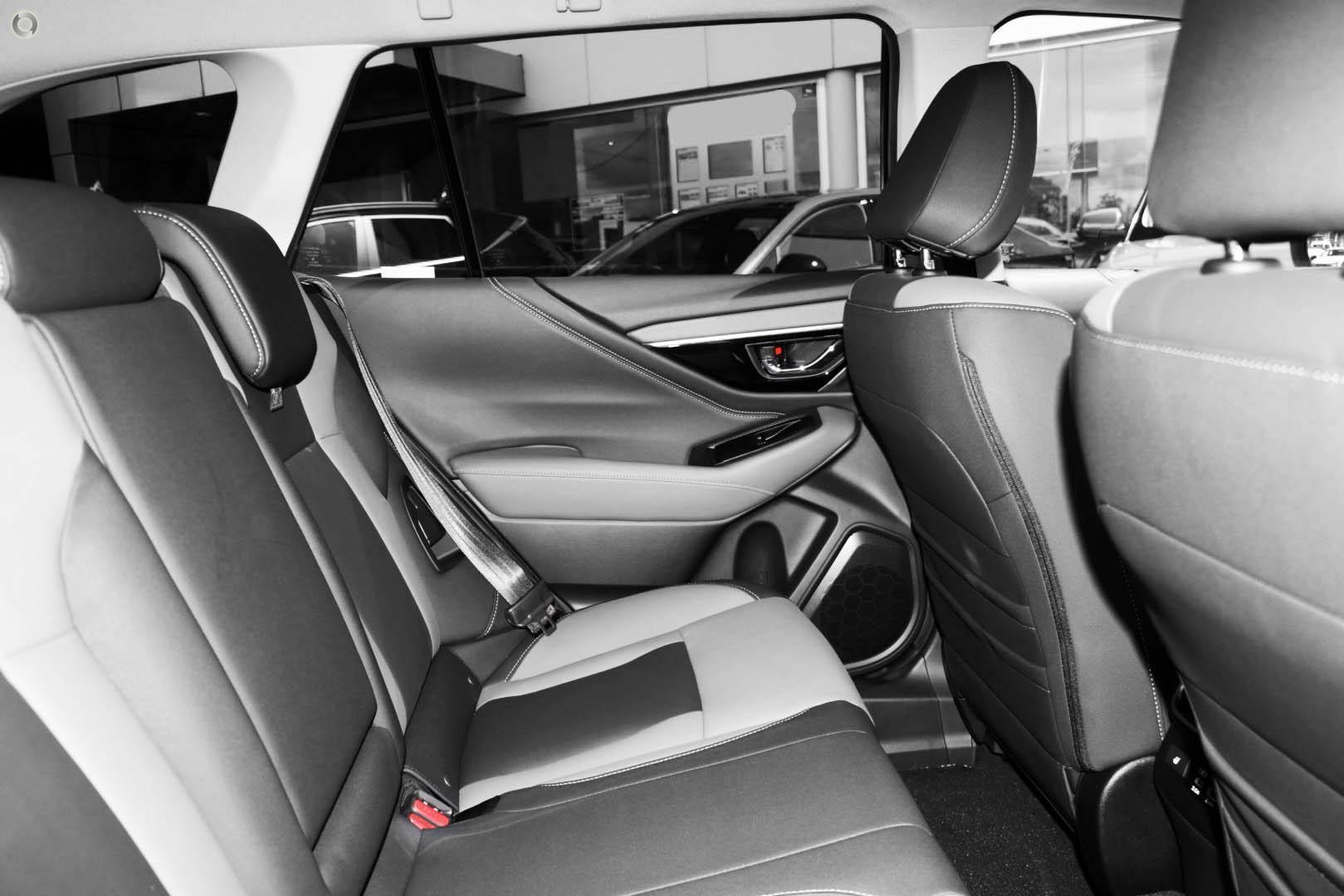 2025 Subaru Outback AWD Sport XT — photo 9