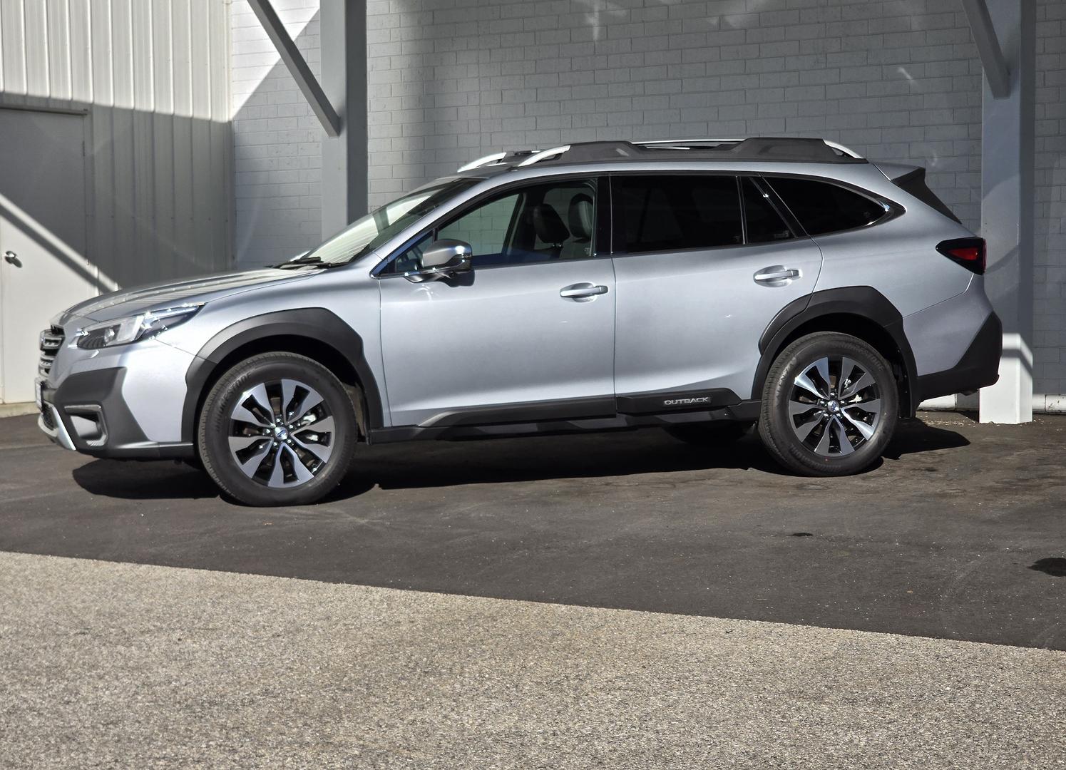 2025 Subaru Outback AWD Touring XT — photo 2