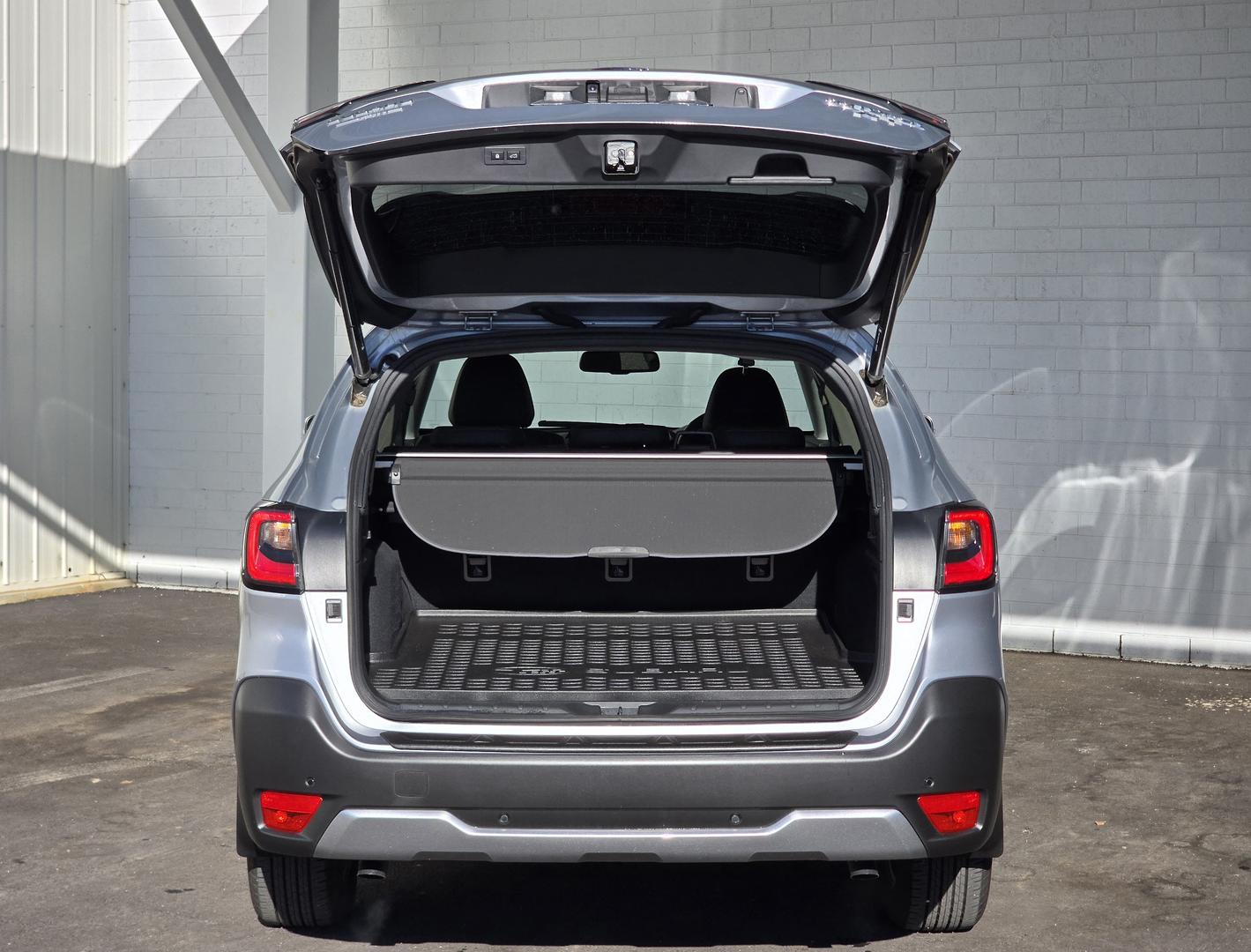 2025 Subaru Outback AWD Touring XT — photo 9