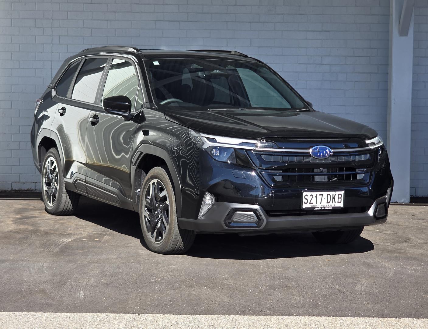 2025 Subaru Forester Touring — photo 1