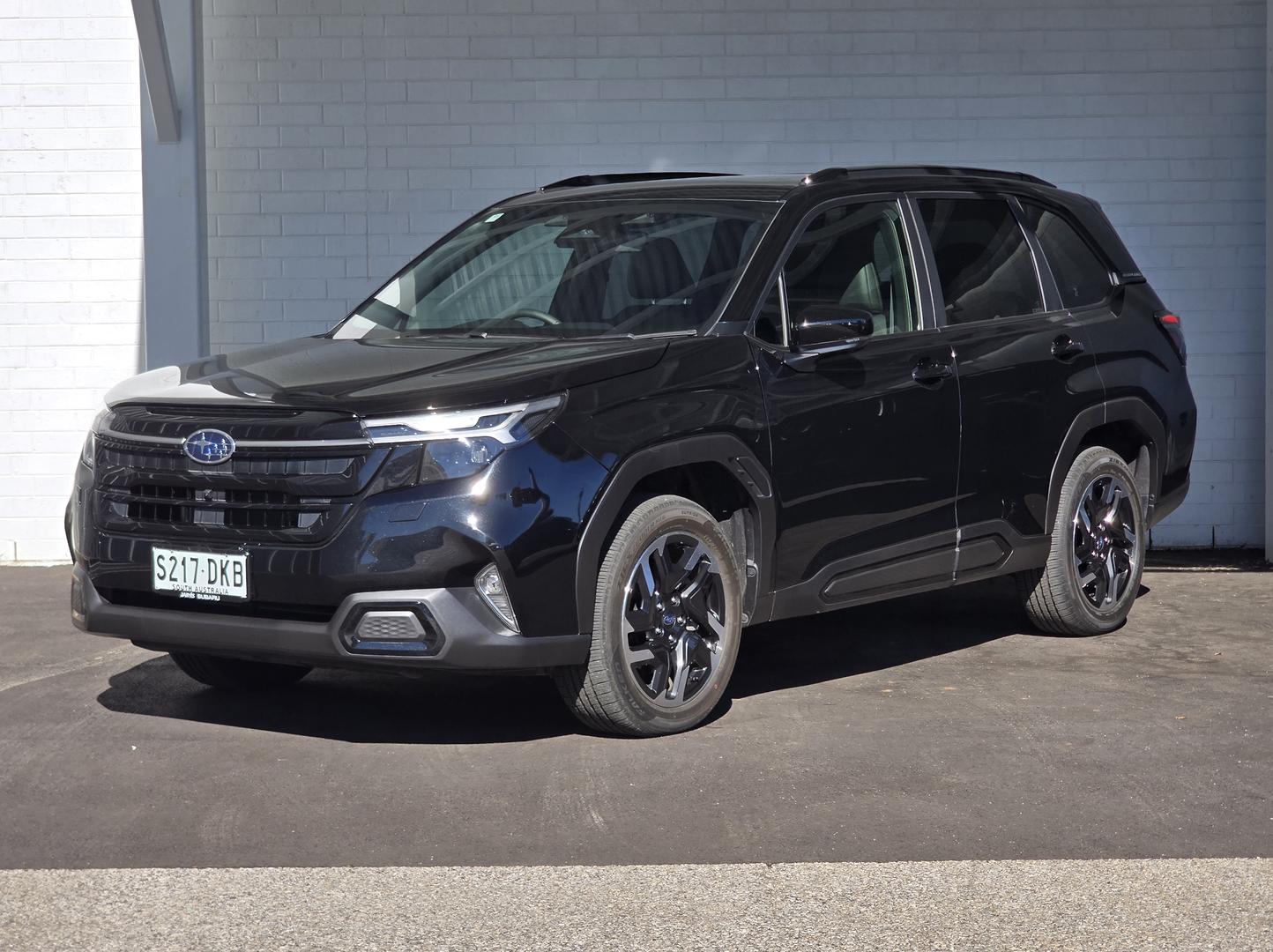 2025 Subaru Forester Touring — photo 2