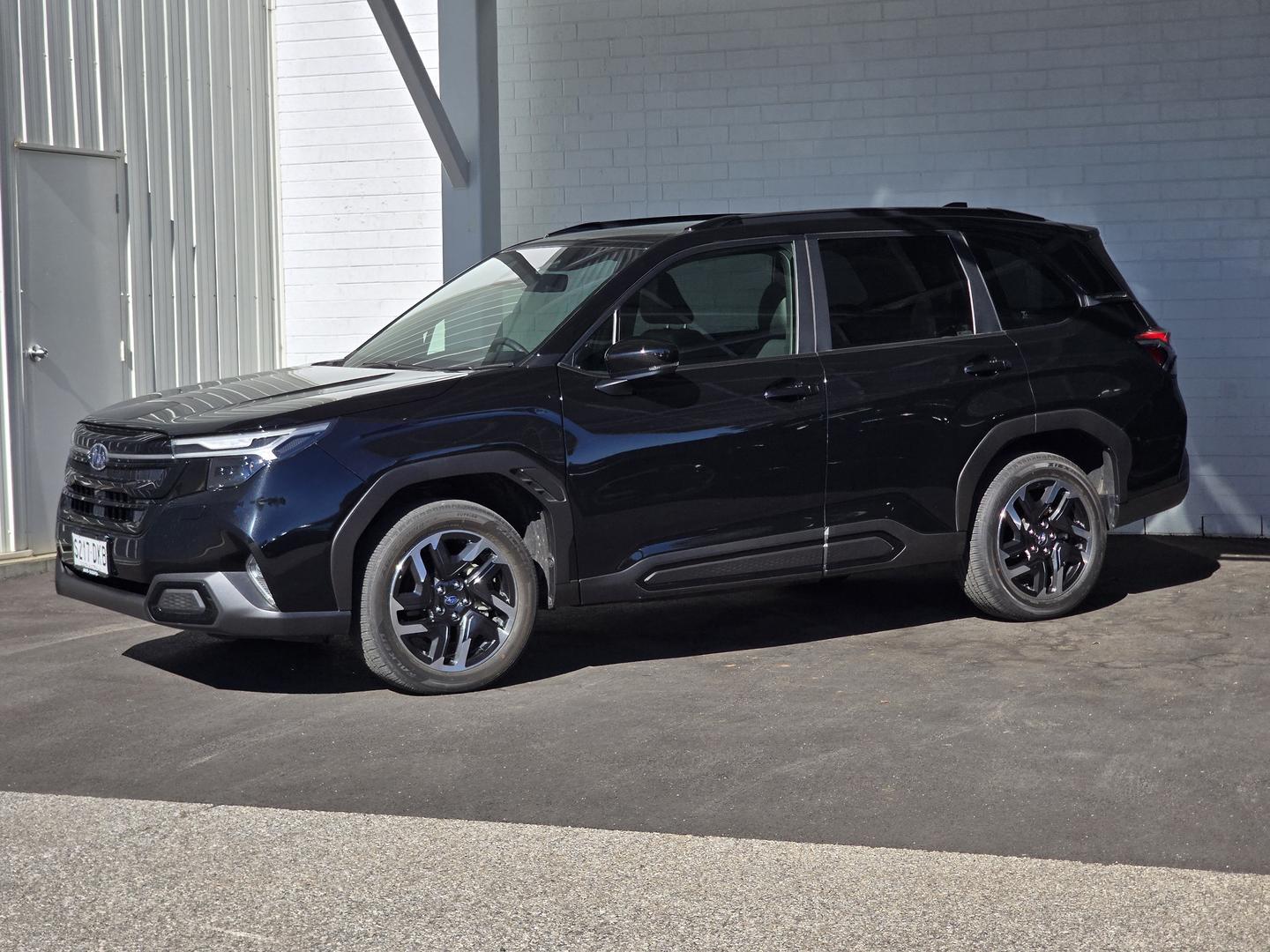2025 Subaru Forester Touring — photo 3