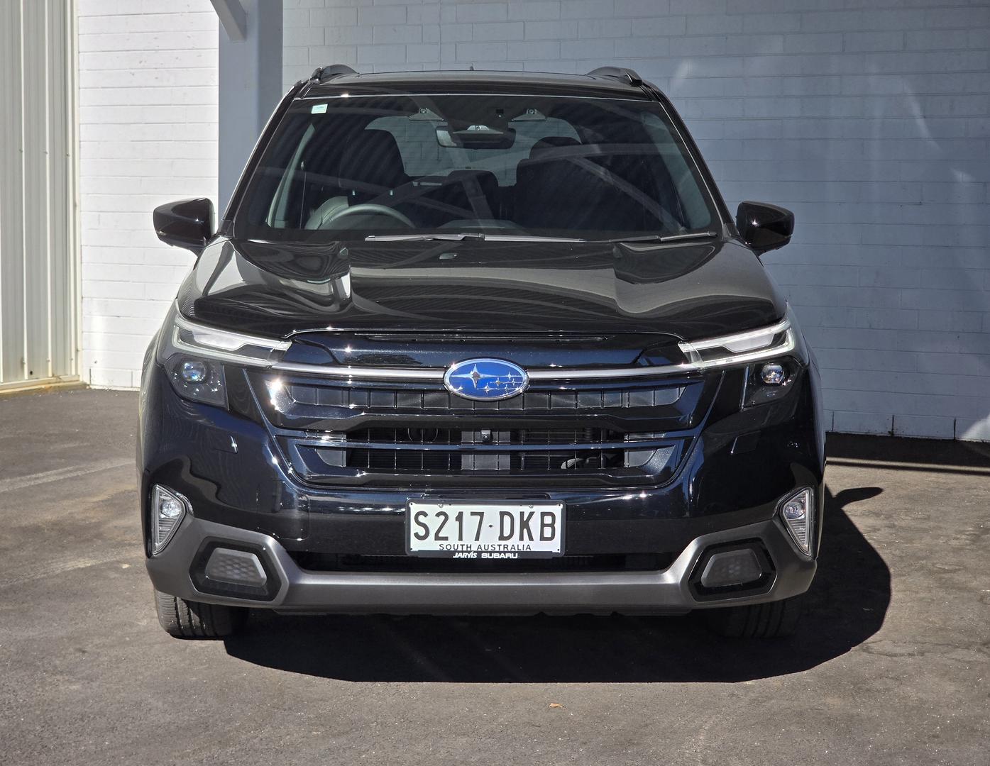2025 Subaru Forester Touring — photo 4