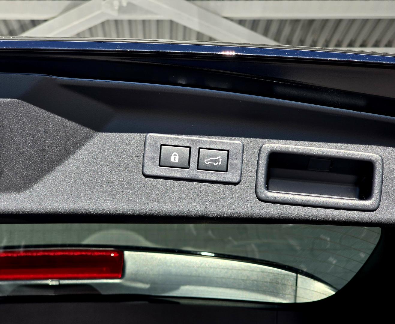 2025 Subaru Forester Touring — photo 8