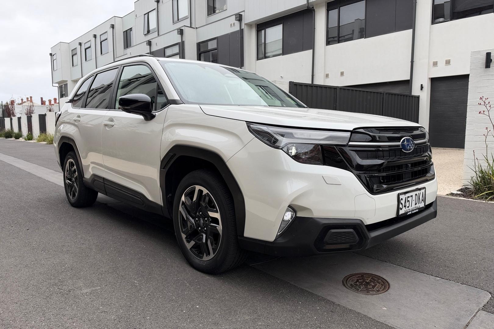 2025 Subaru Forester Touring — photo 1