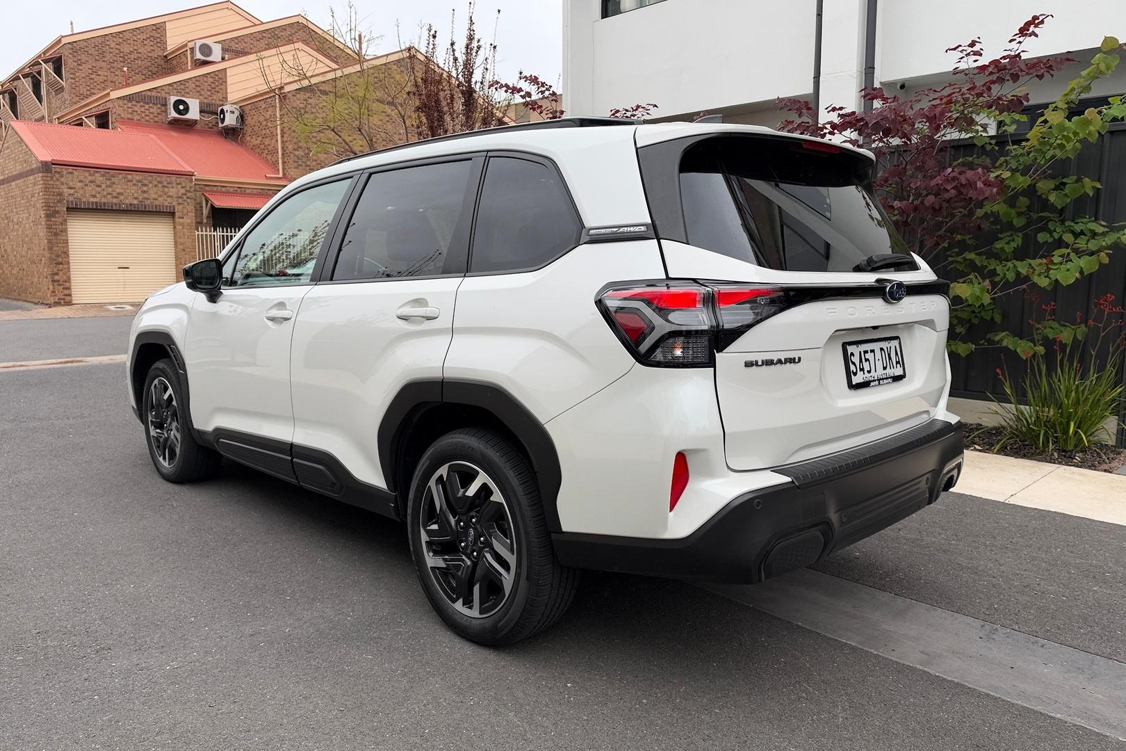 2025 Subaru Forester Touring — photo 6