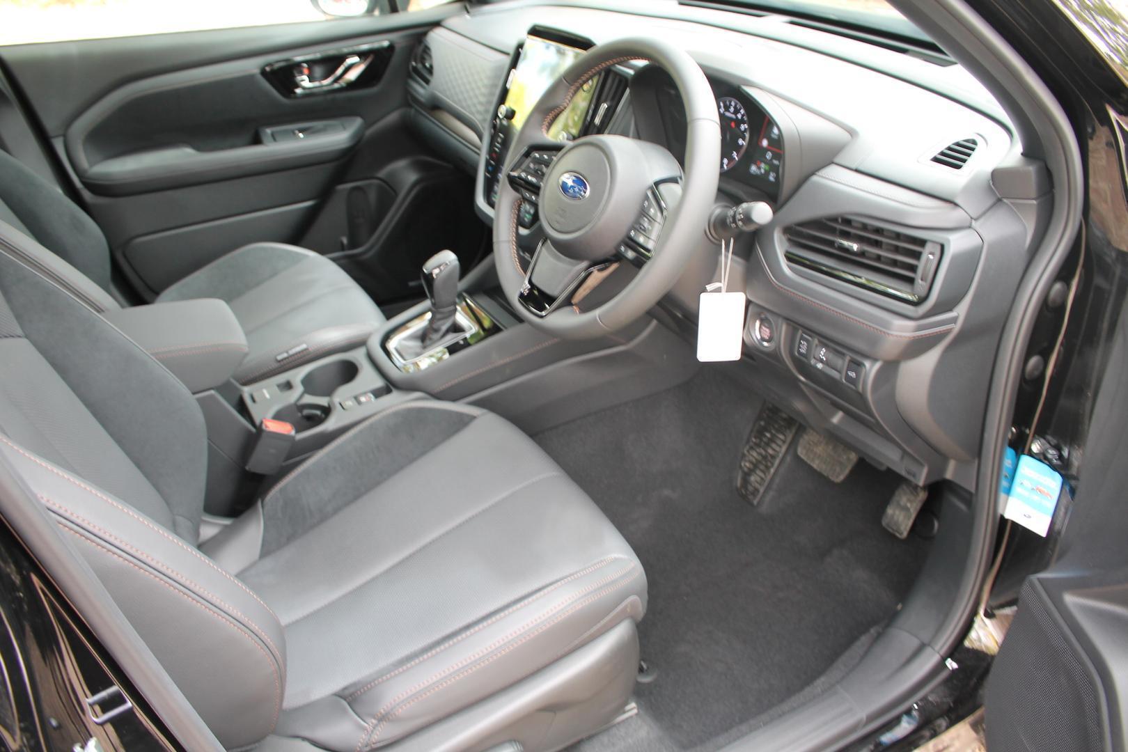 2025 Subaru Forester Touring — photo 10