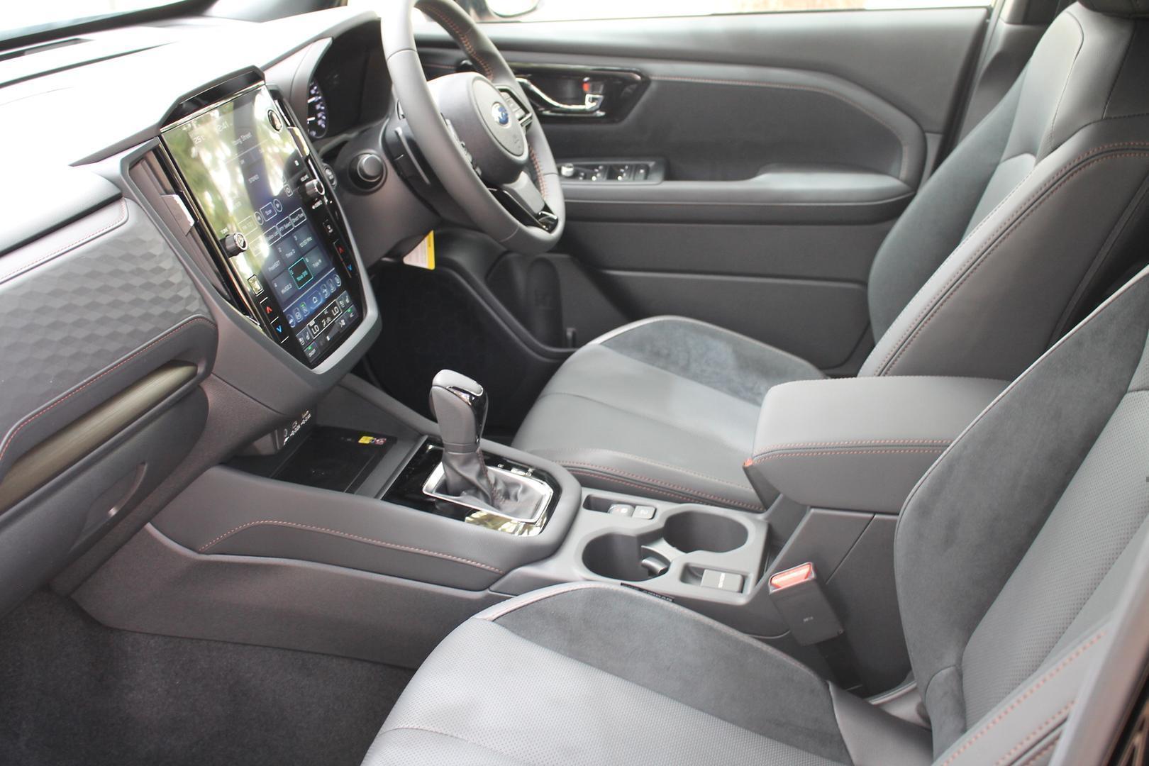 2025 Subaru Forester Touring — photo 14