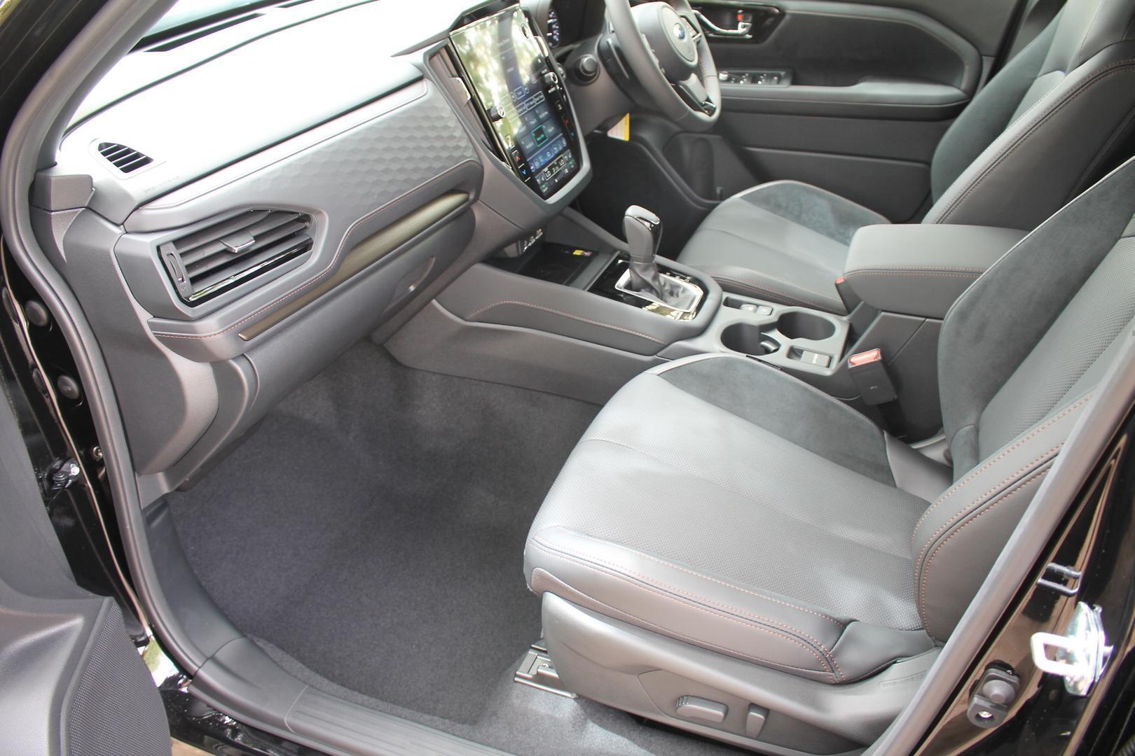 2025 Subaru Forester Touring — photo 15