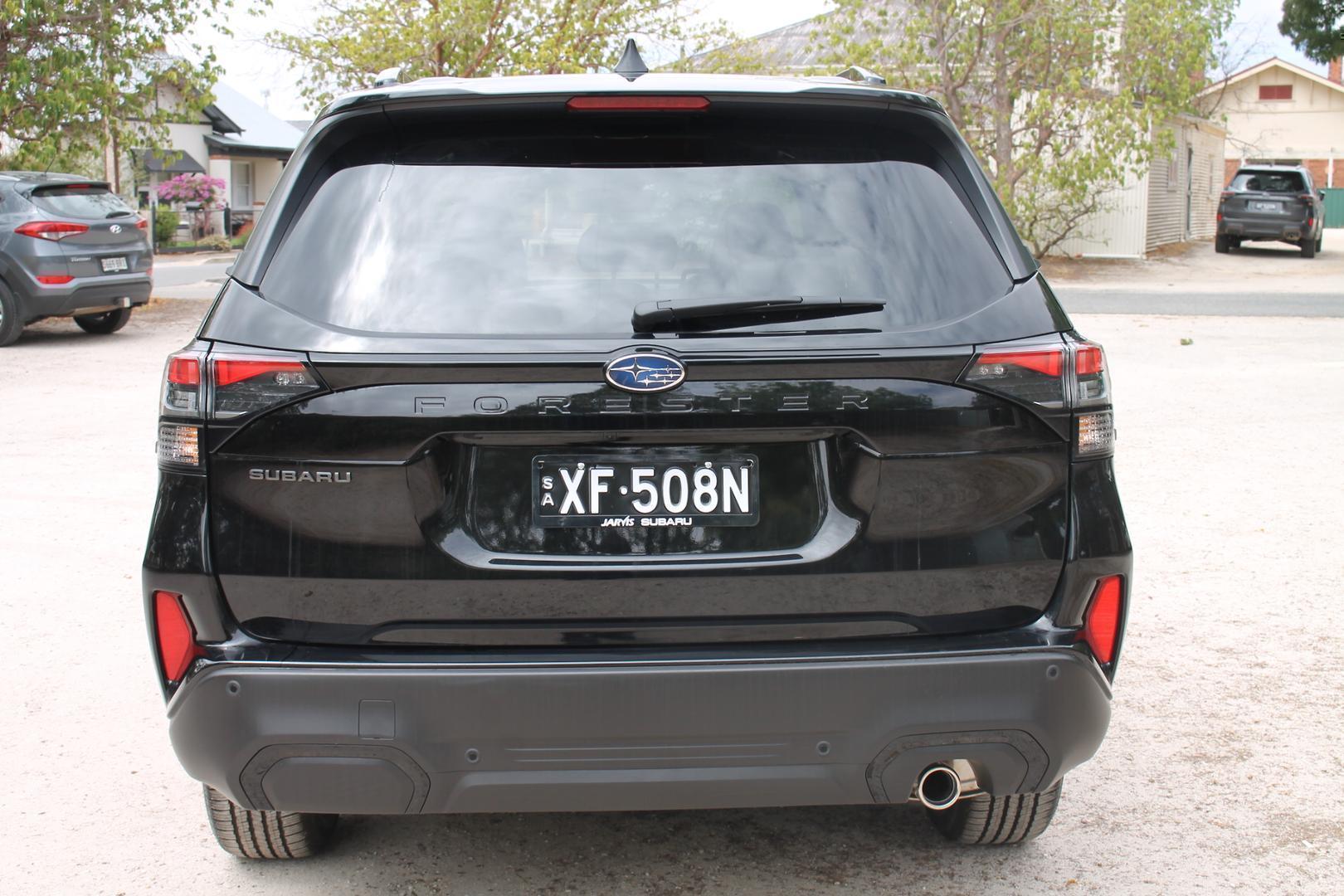 2025 Subaru Forester Touring — photo 5