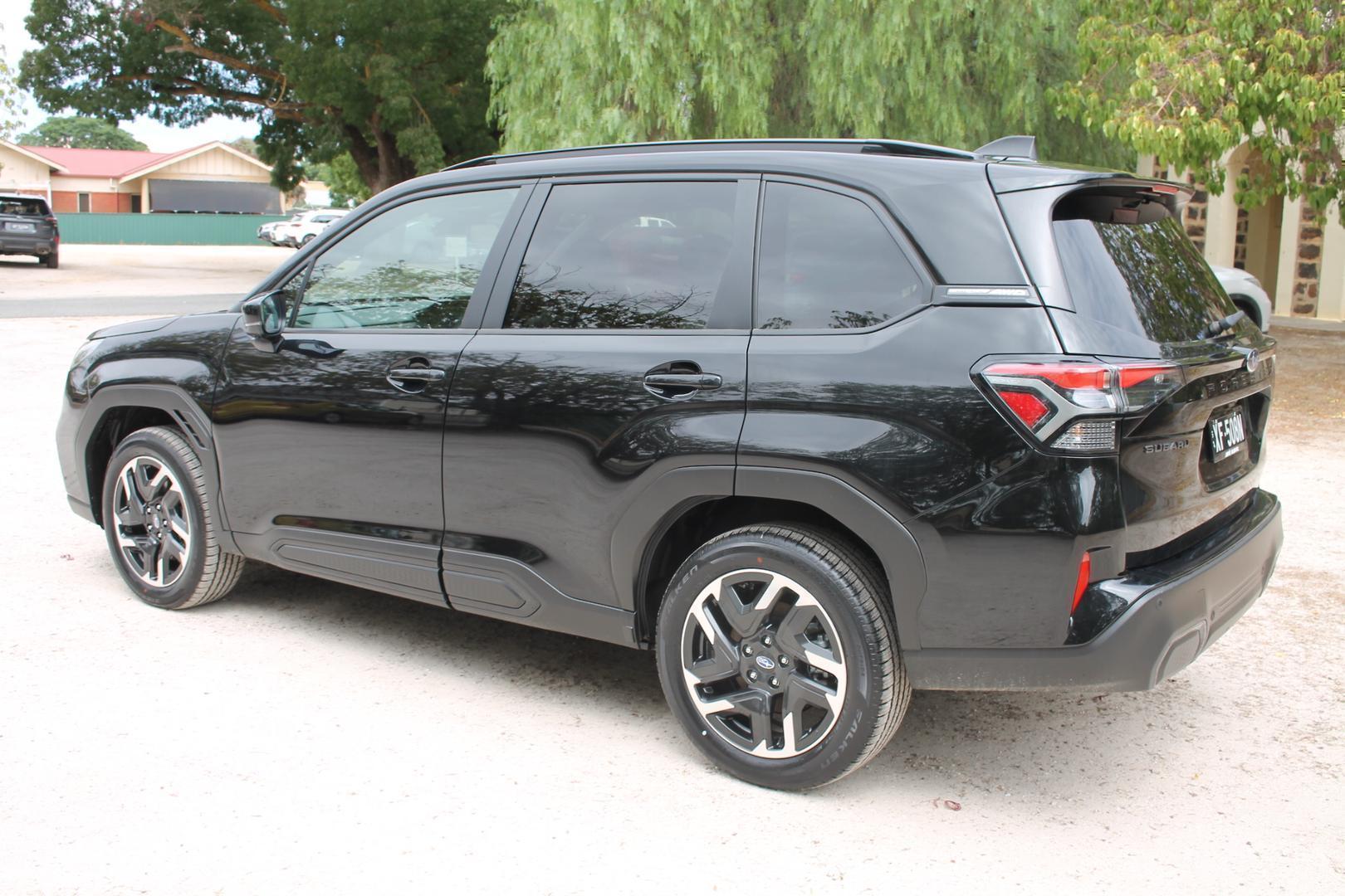 2025 Subaru Forester Touring — photo 6