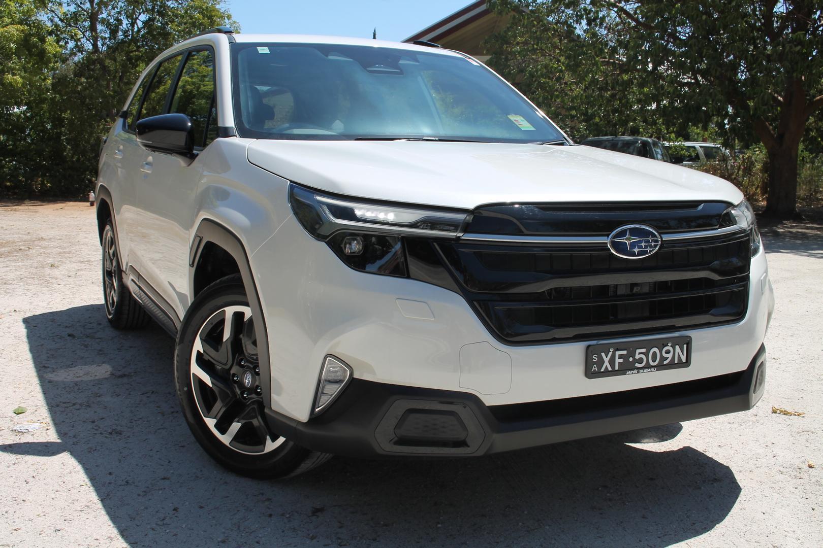 2025 Subaru Forester Touring — photo 1
