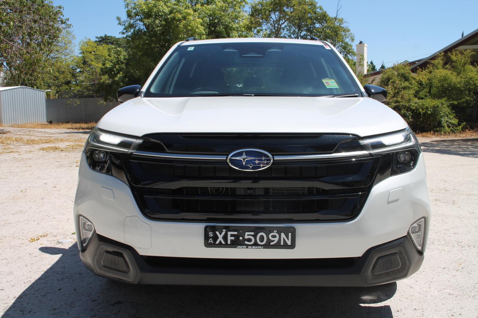 2025 Subaru Forester Touring — photo 2