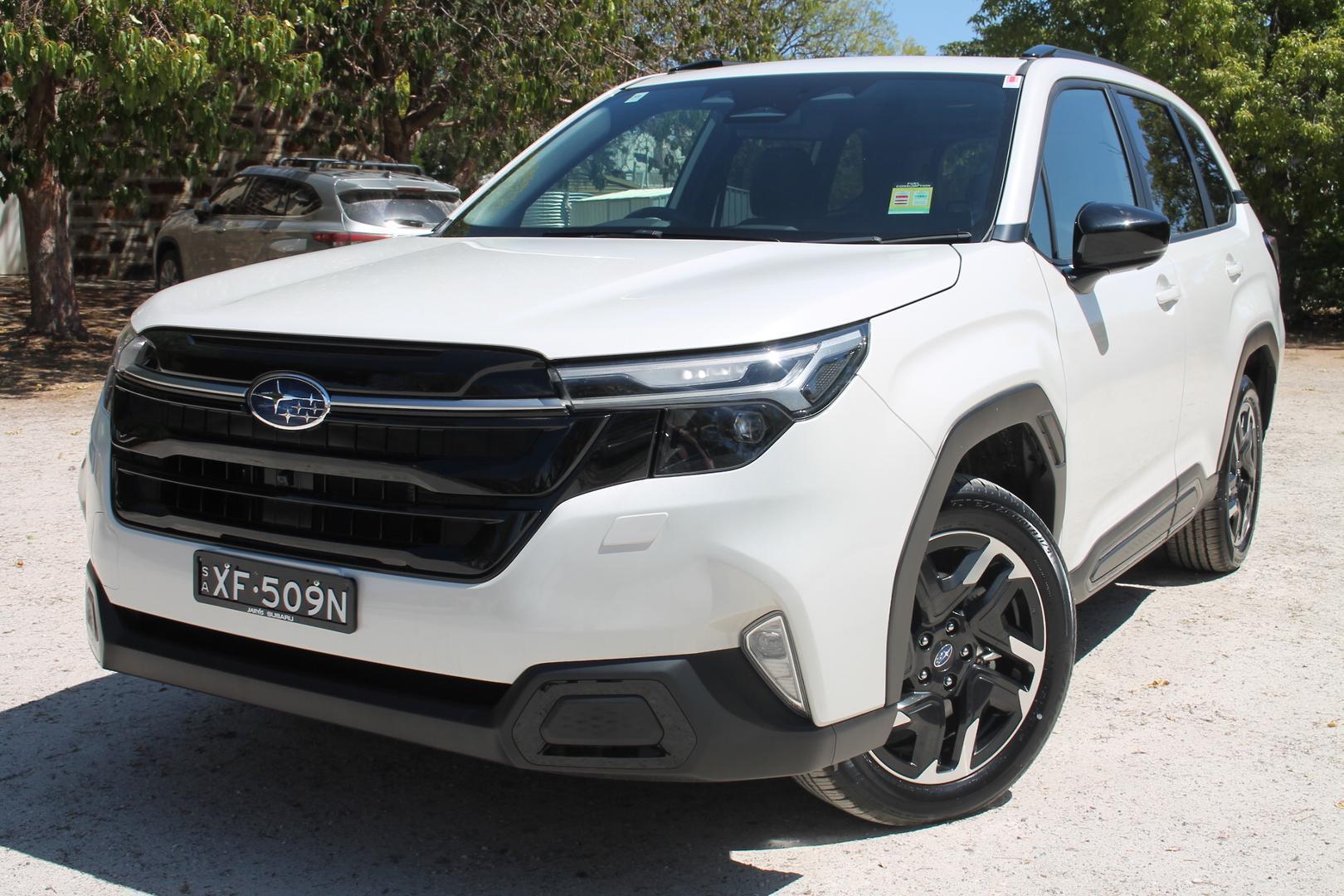2025 Subaru Forester Touring — photo 3
