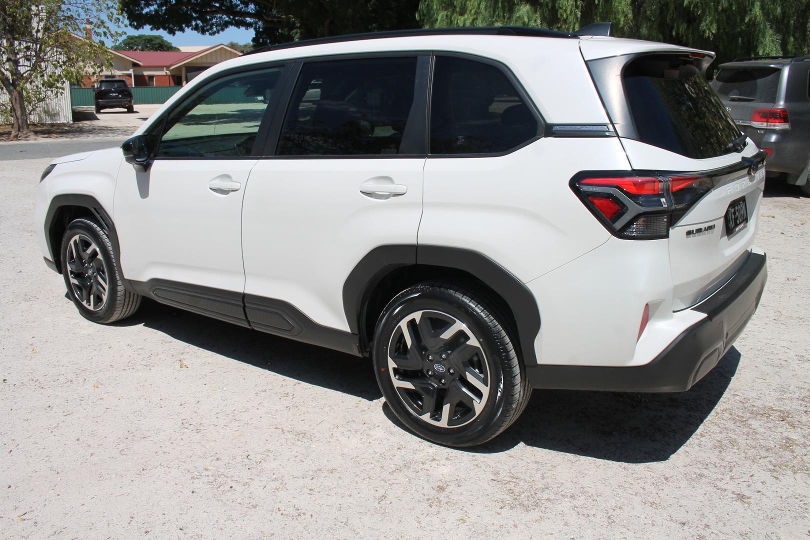 2025 Subaru Forester Touring — photo 6