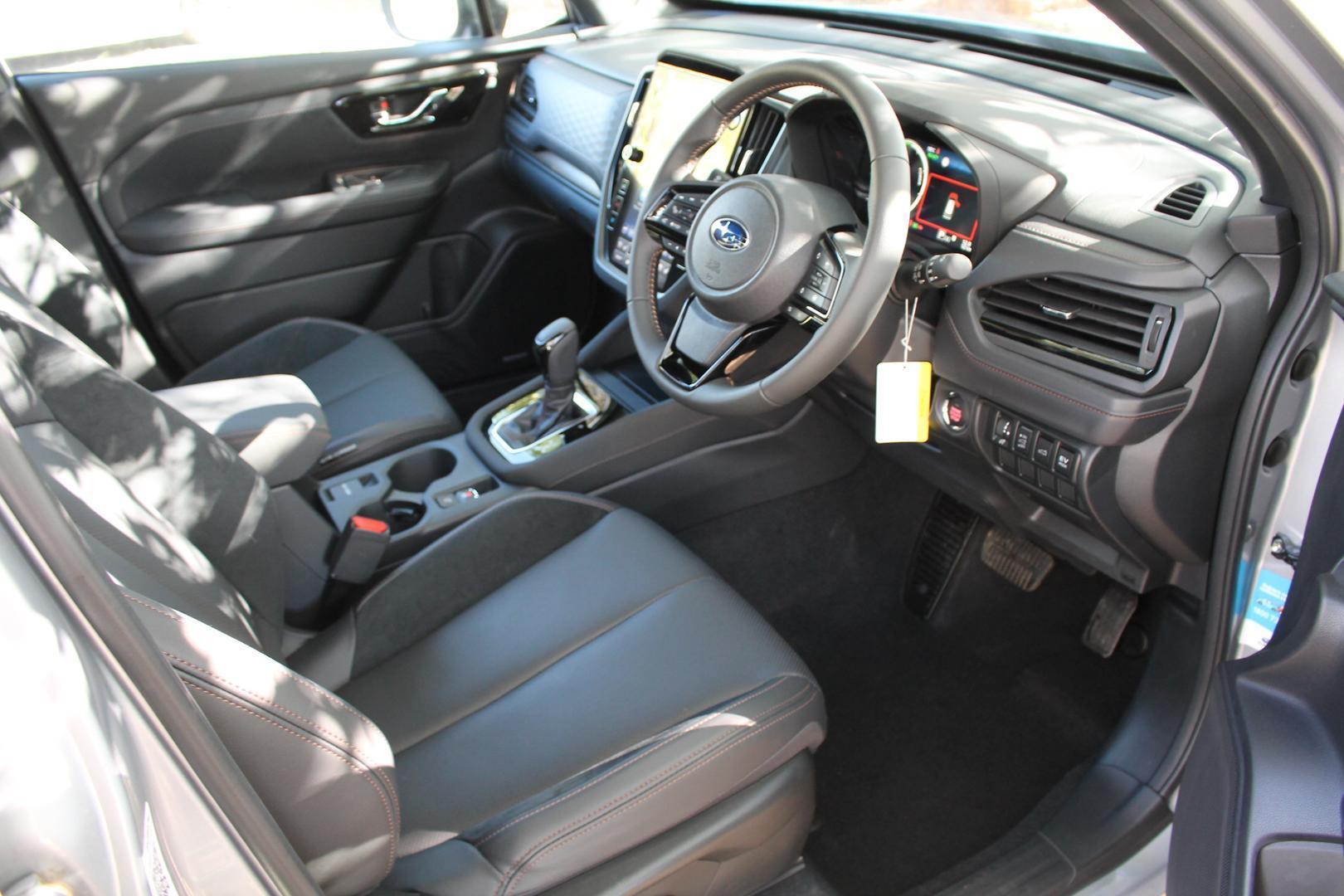 2025 Subaru Forester Hybrid Touring — photo 10