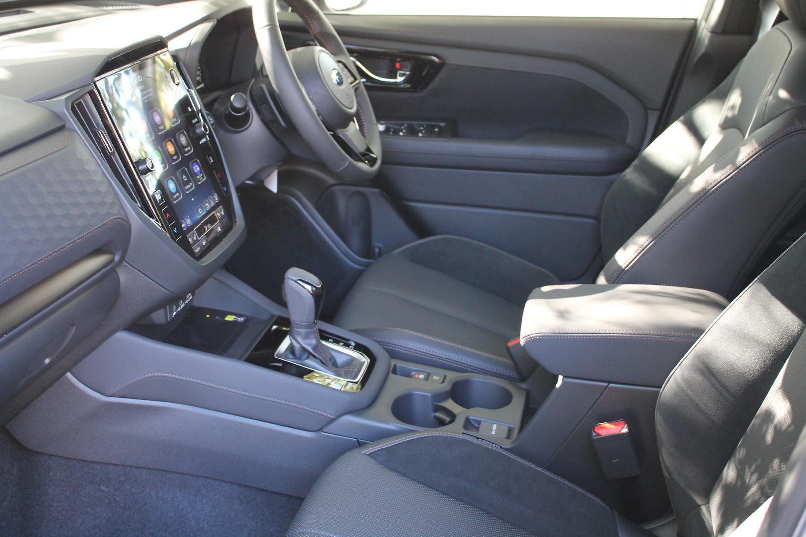 2025 Subaru Forester Hybrid Touring — photo 14