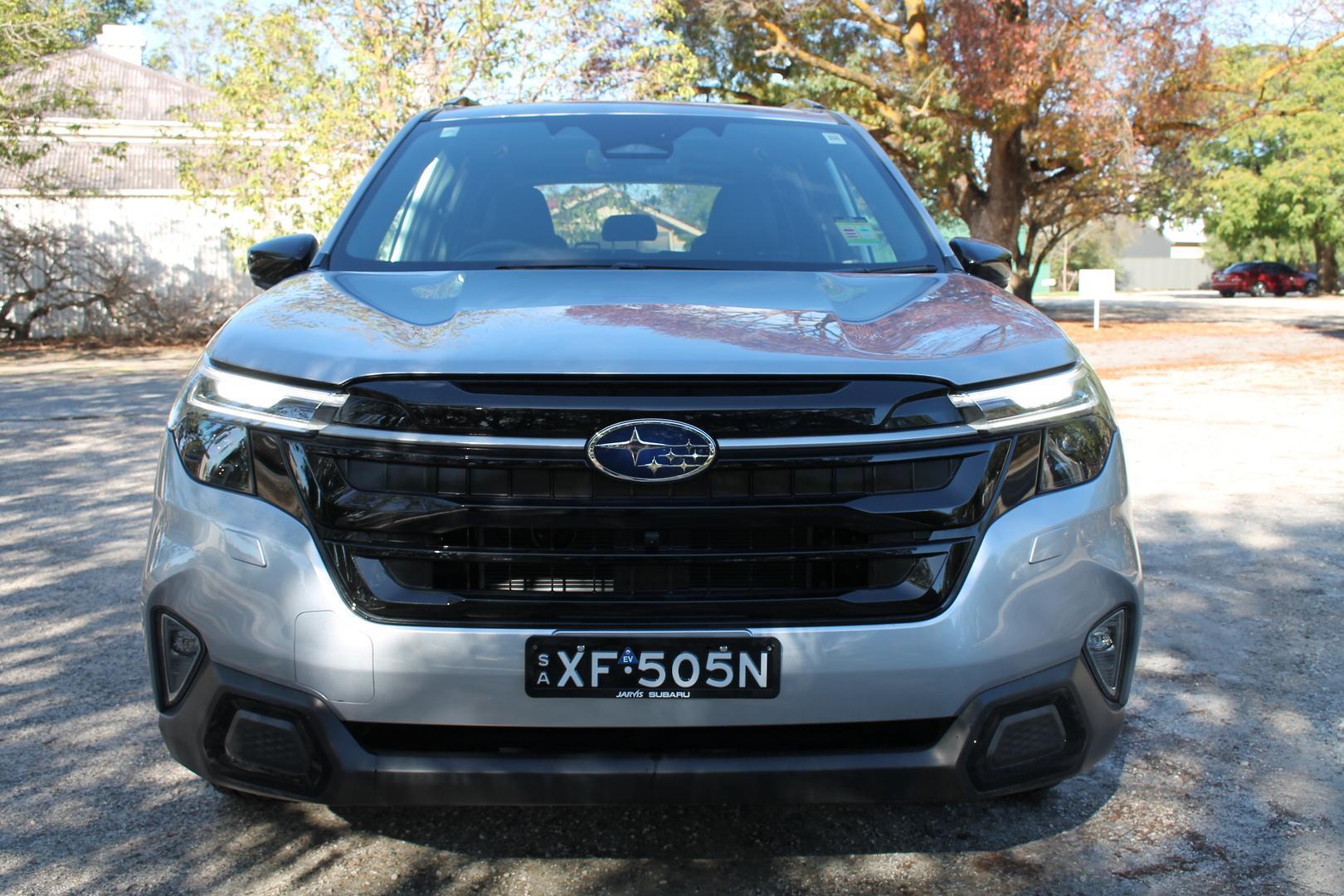 2025 Subaru Forester Hybrid Touring — photo 2