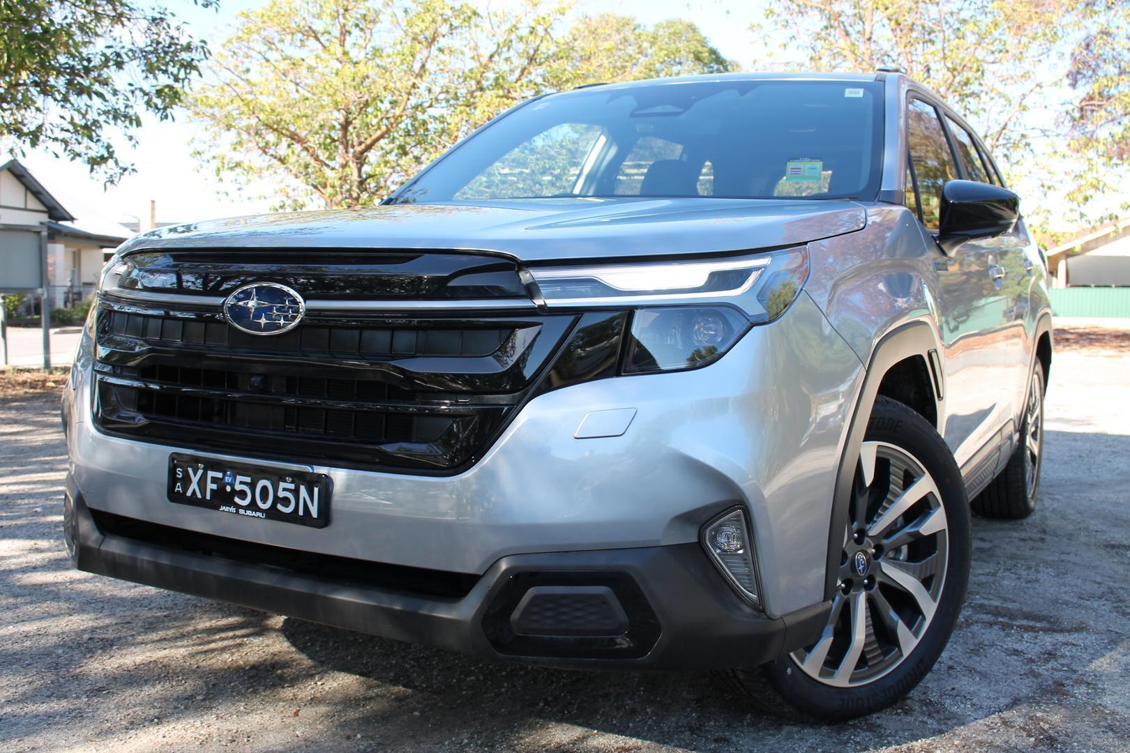 2025 Subaru Forester Hybrid Touring — photo 3