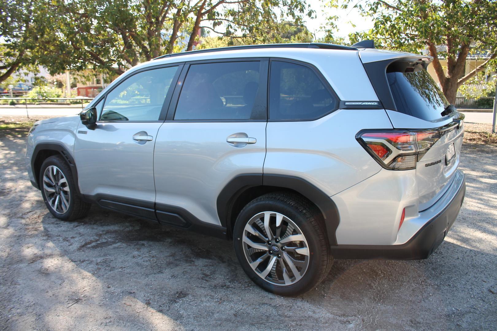 2025 Subaru Forester Hybrid Touring — photo 6