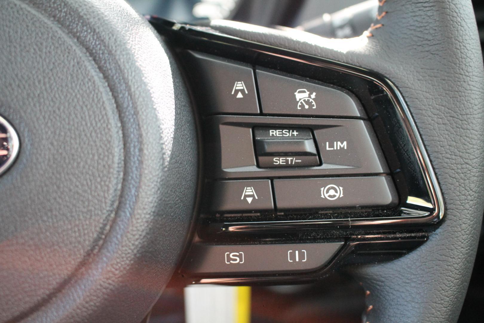2025 Subaru Forester Hybrid Touring — photo 9