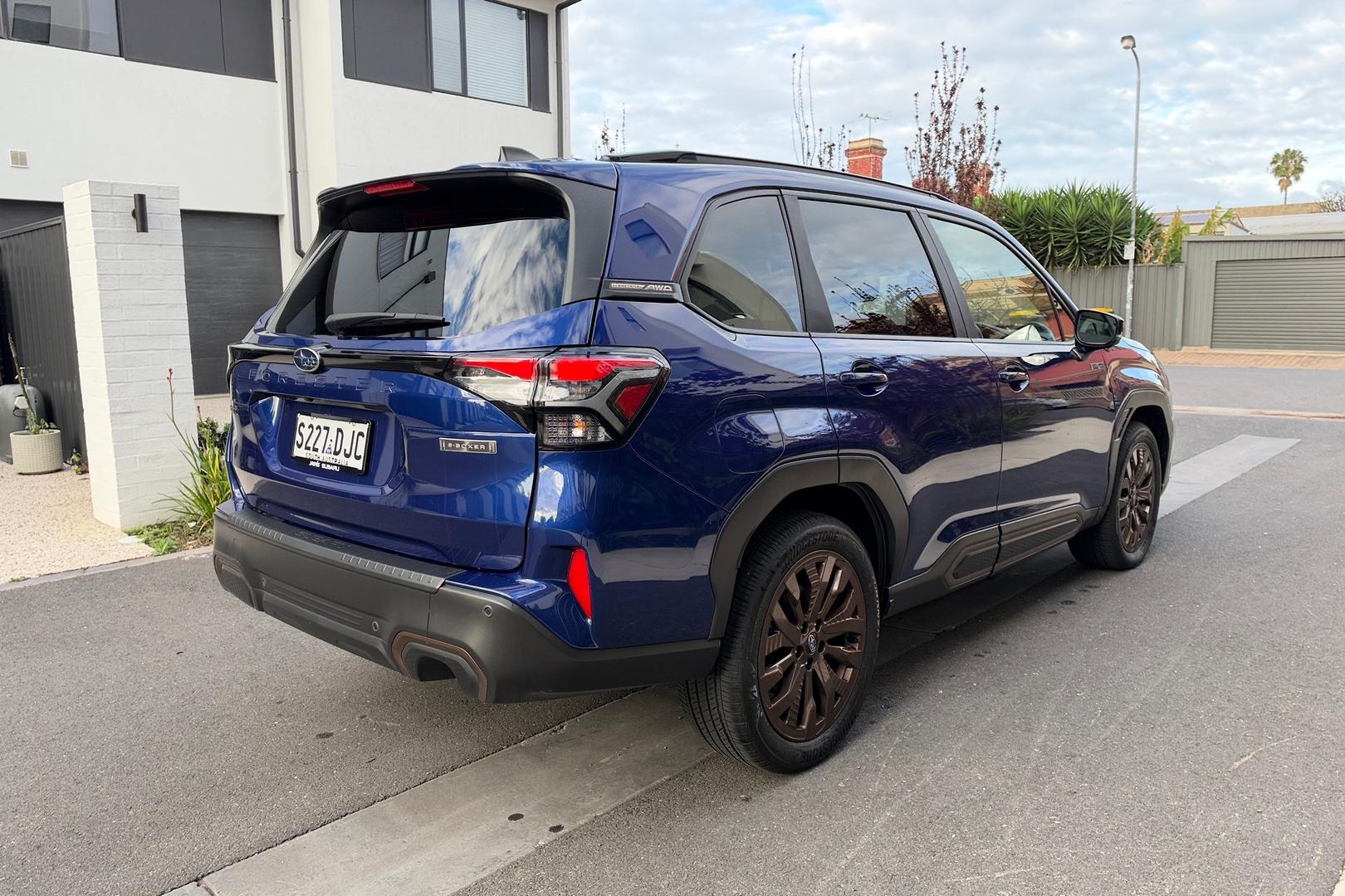 2025 Subaru Forester Hybrid Sport — photo 2