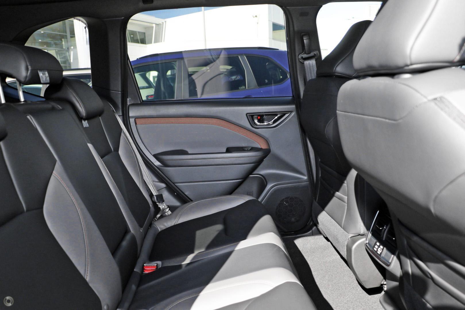 2025 Subaru Forester Hybrid Sport — photo 10