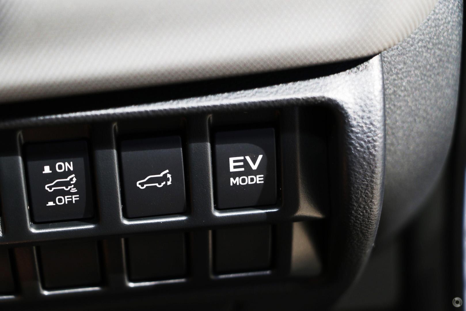 2025 Subaru Forester Hybrid Sport — photo 14