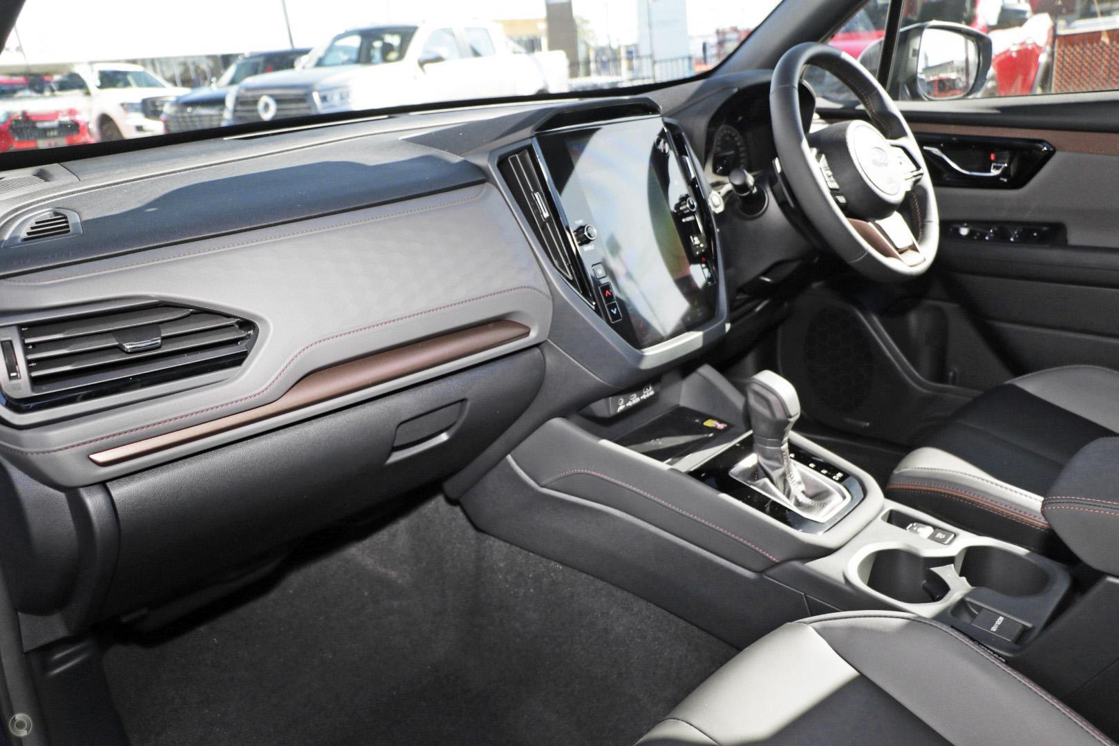 2025 Subaru Forester Hybrid Sport — photo 7