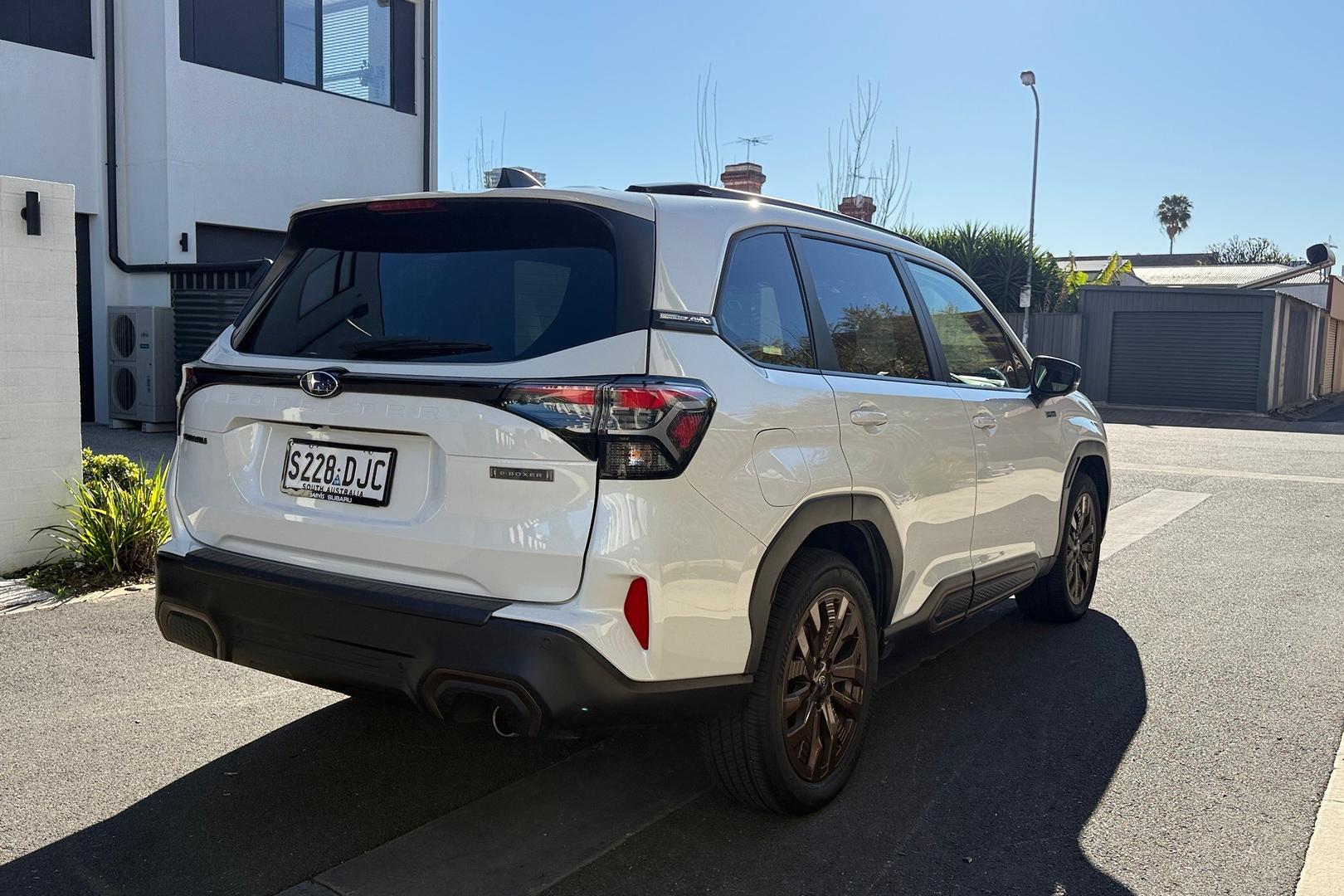 2025 Subaru Forester Hybrid Sport — photo 2