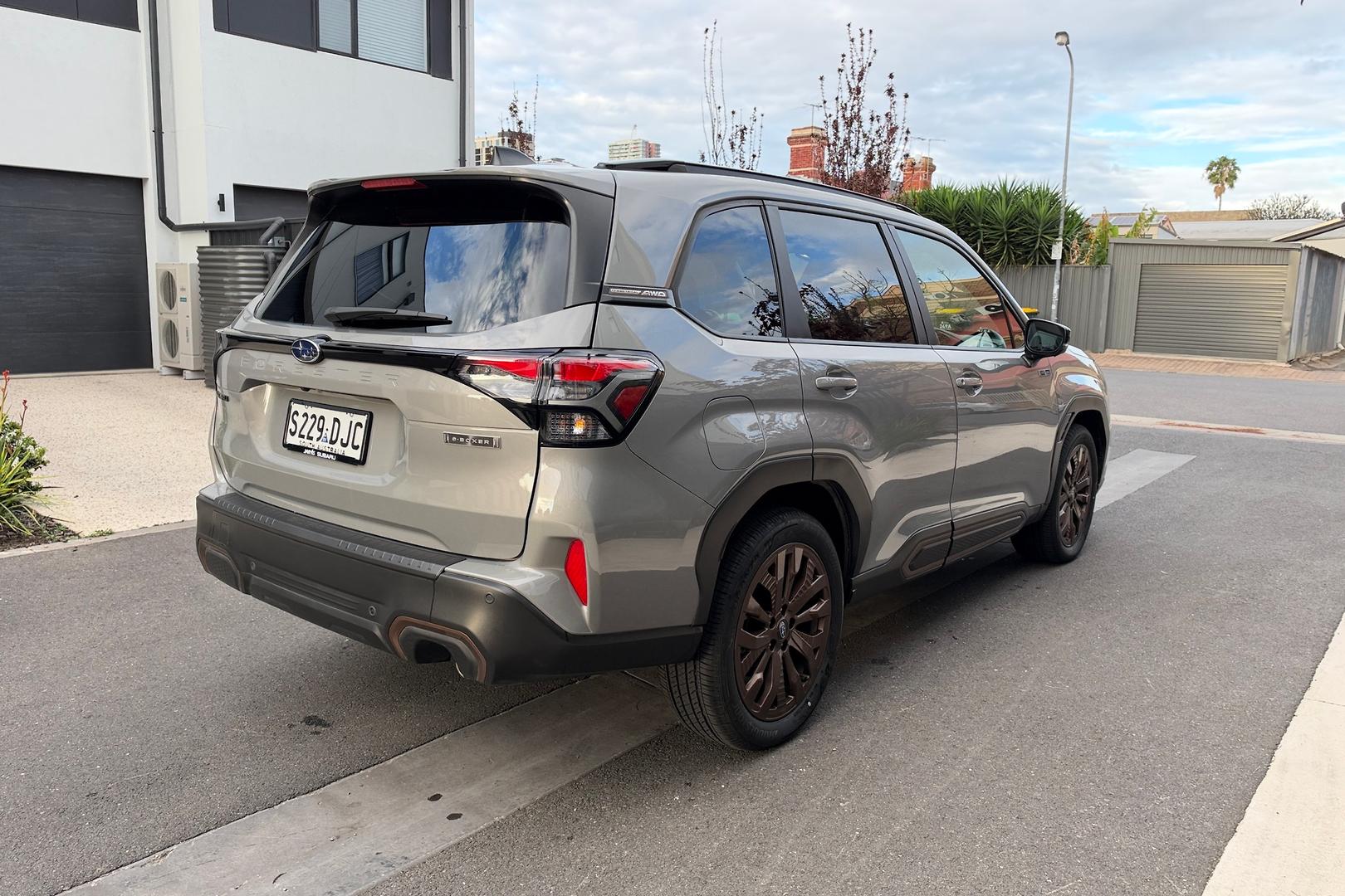 2025 Subaru Forester Hybrid Sport — photo 2