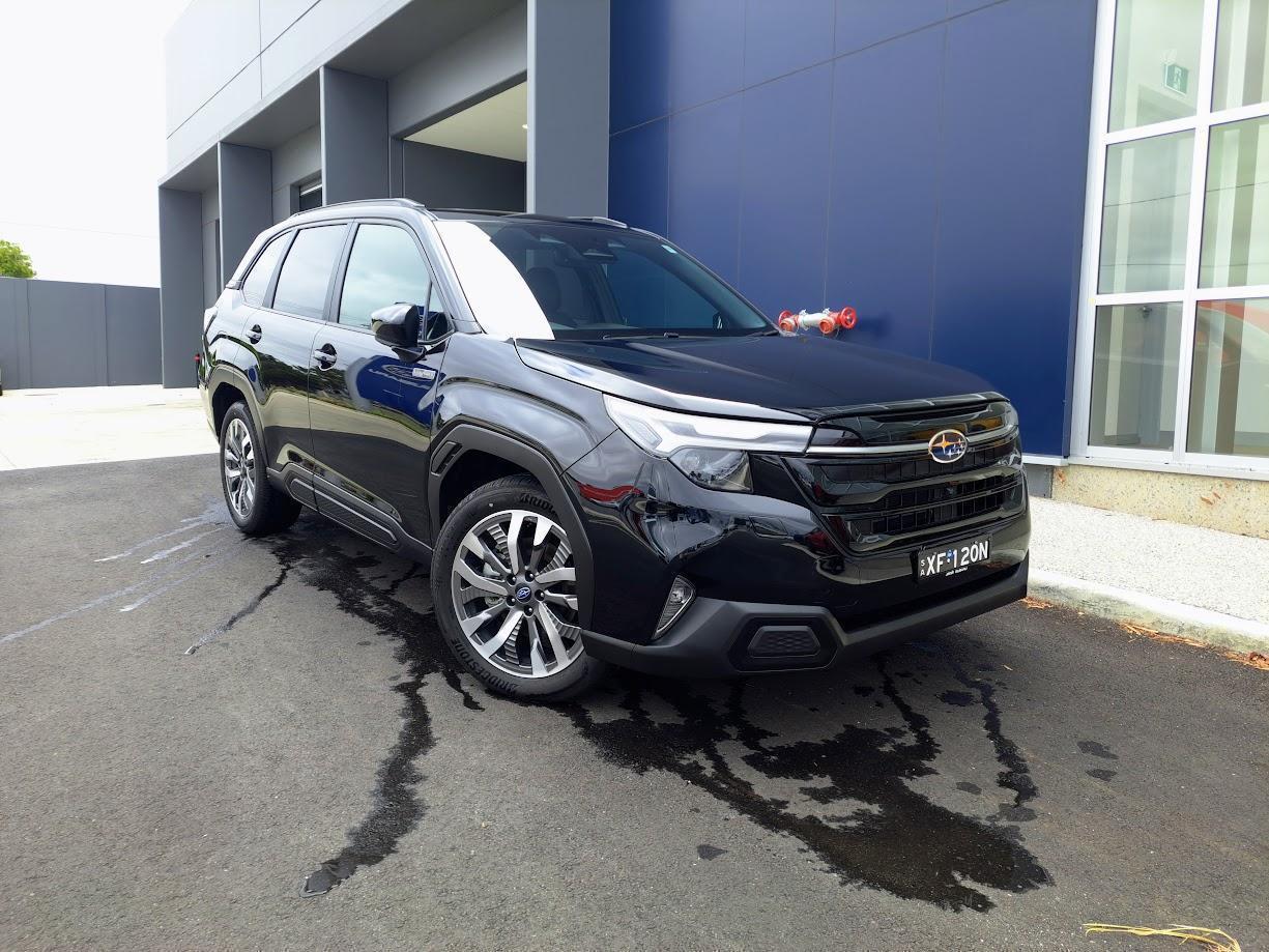 2025 Subaru Forester Hybrid Touring — photo 1