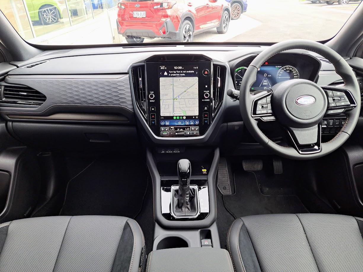 2025 Subaru Forester Hybrid Touring — photo 17
