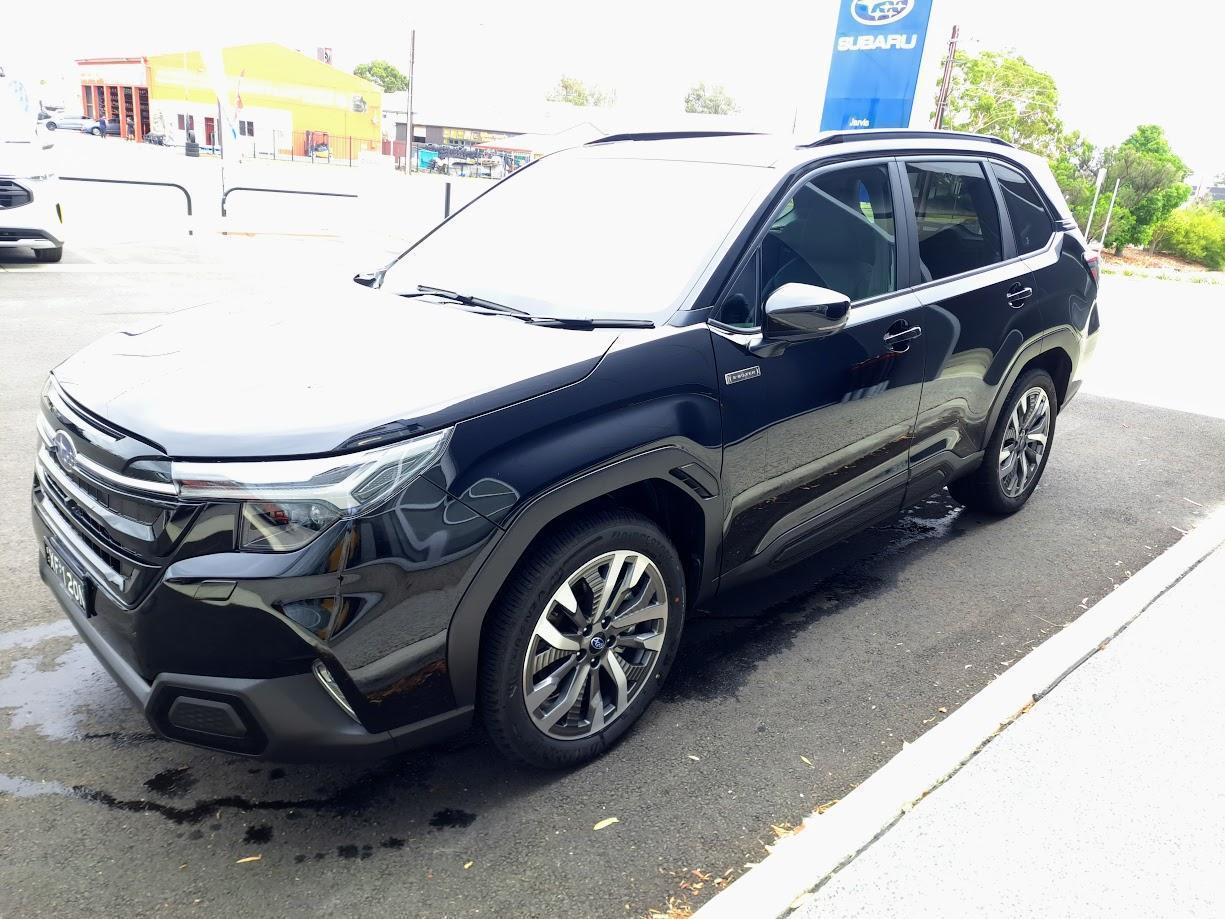 2025 Subaru Forester Hybrid Touring — photo 3