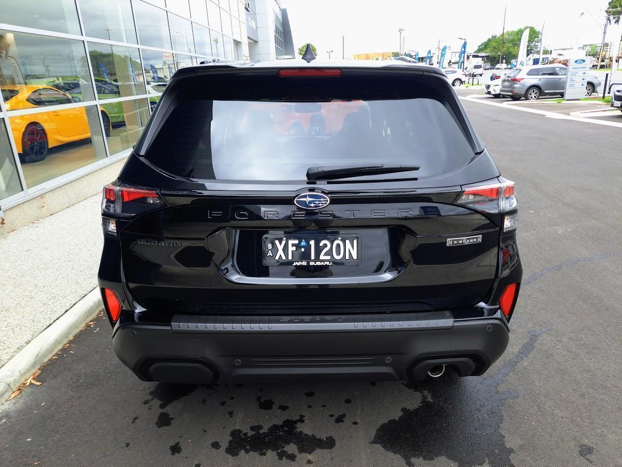 2025 Subaru Forester Hybrid Touring — photo 6
